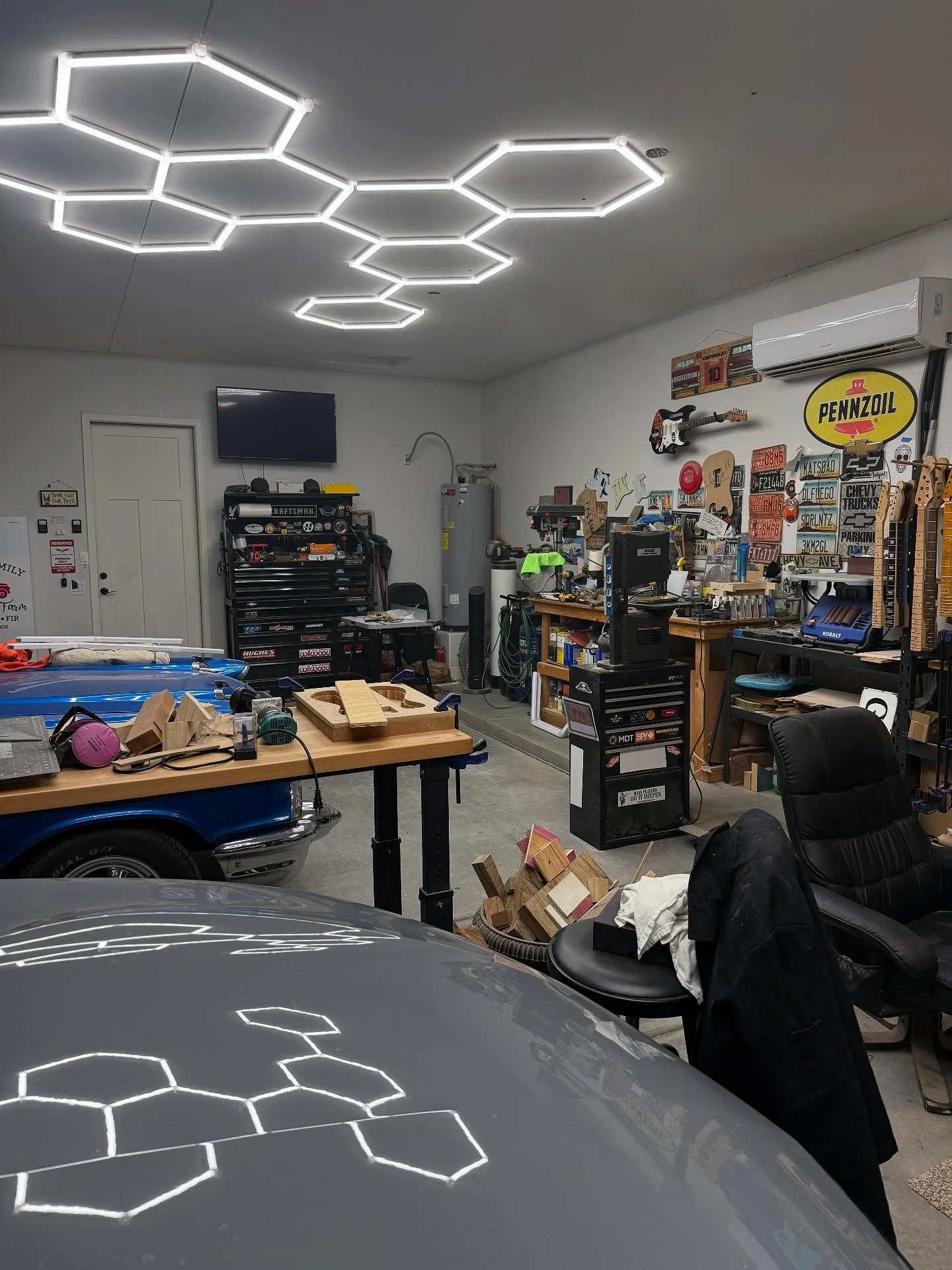 Been a hectic month at the shop: had to take a forced 2 week break due to some med issues, shop is under construction as we upgrade the lights and got approved for my first vendor booth on Saturday, December 20th. Looking forward to getting out there