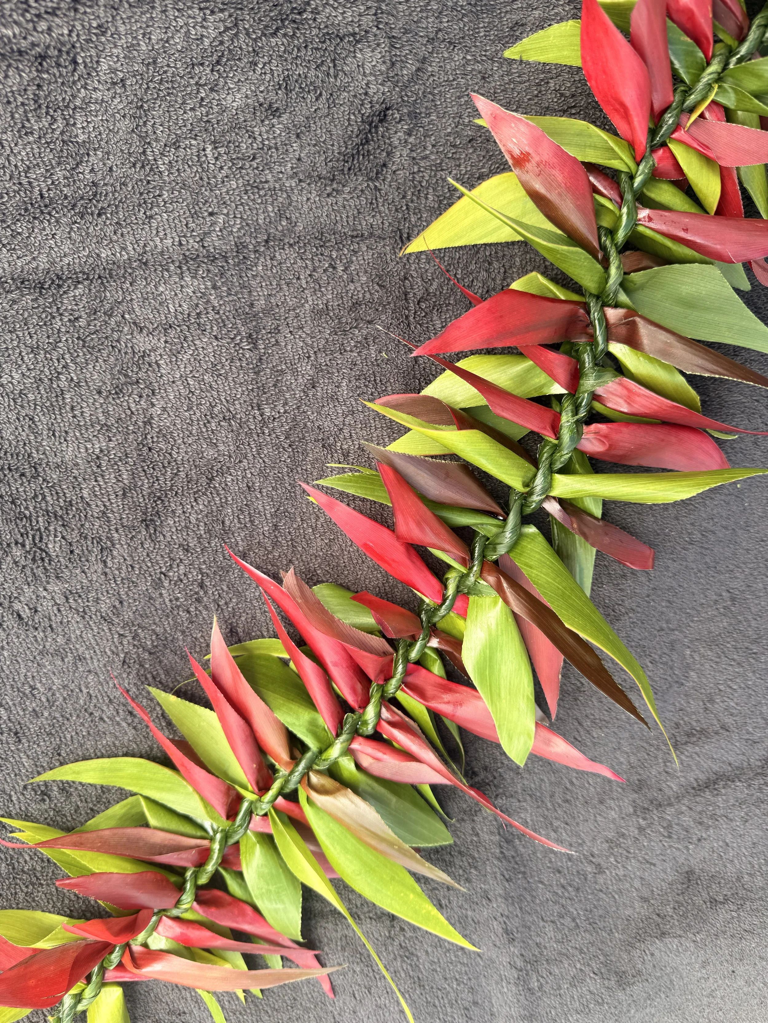 Full Maile Style Ti Lei w/ Half-Half Color Variation