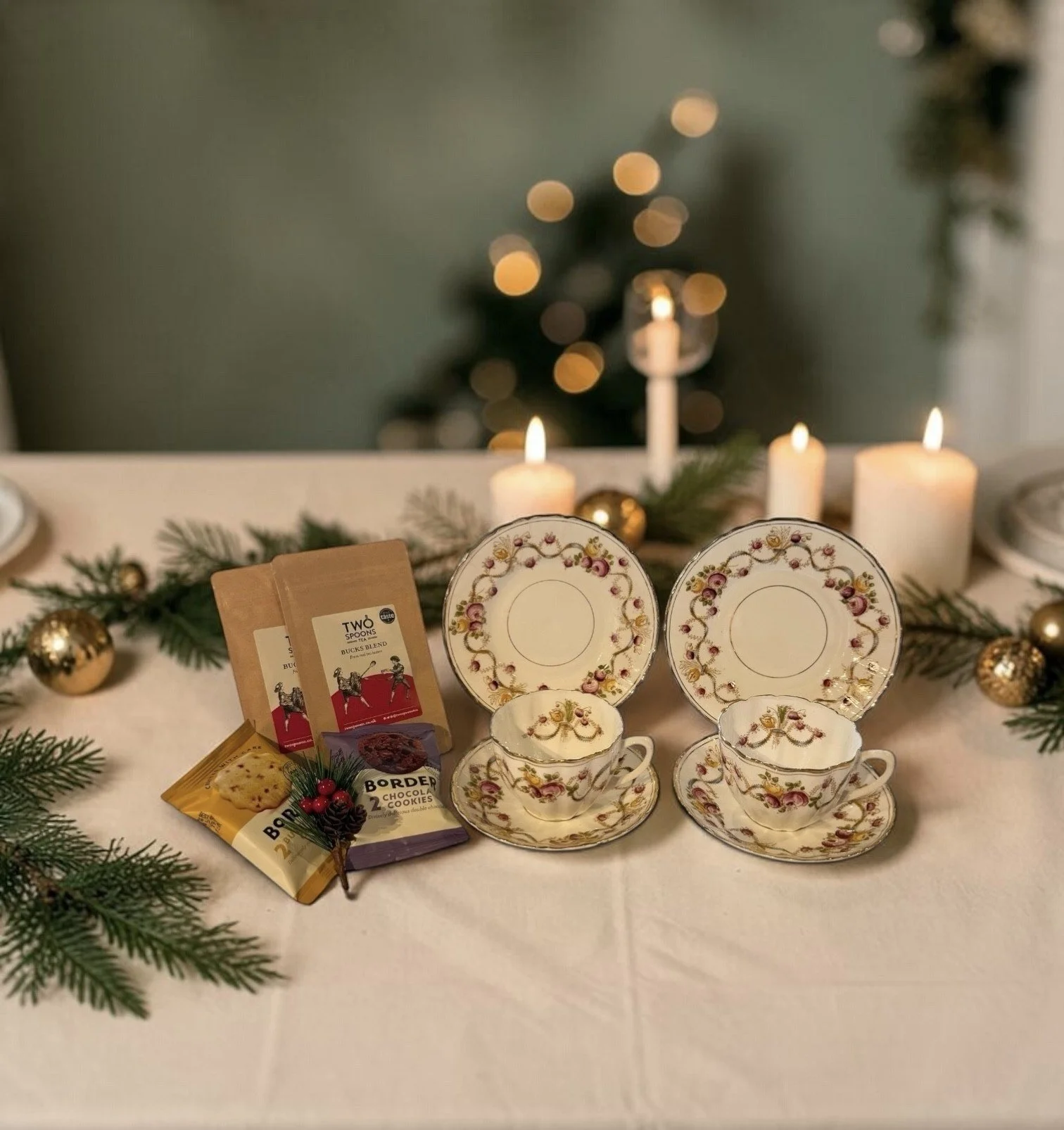 Salisbury "Romance" Vintage Tea Christmas Gift Box - 1940's Fine Bone China