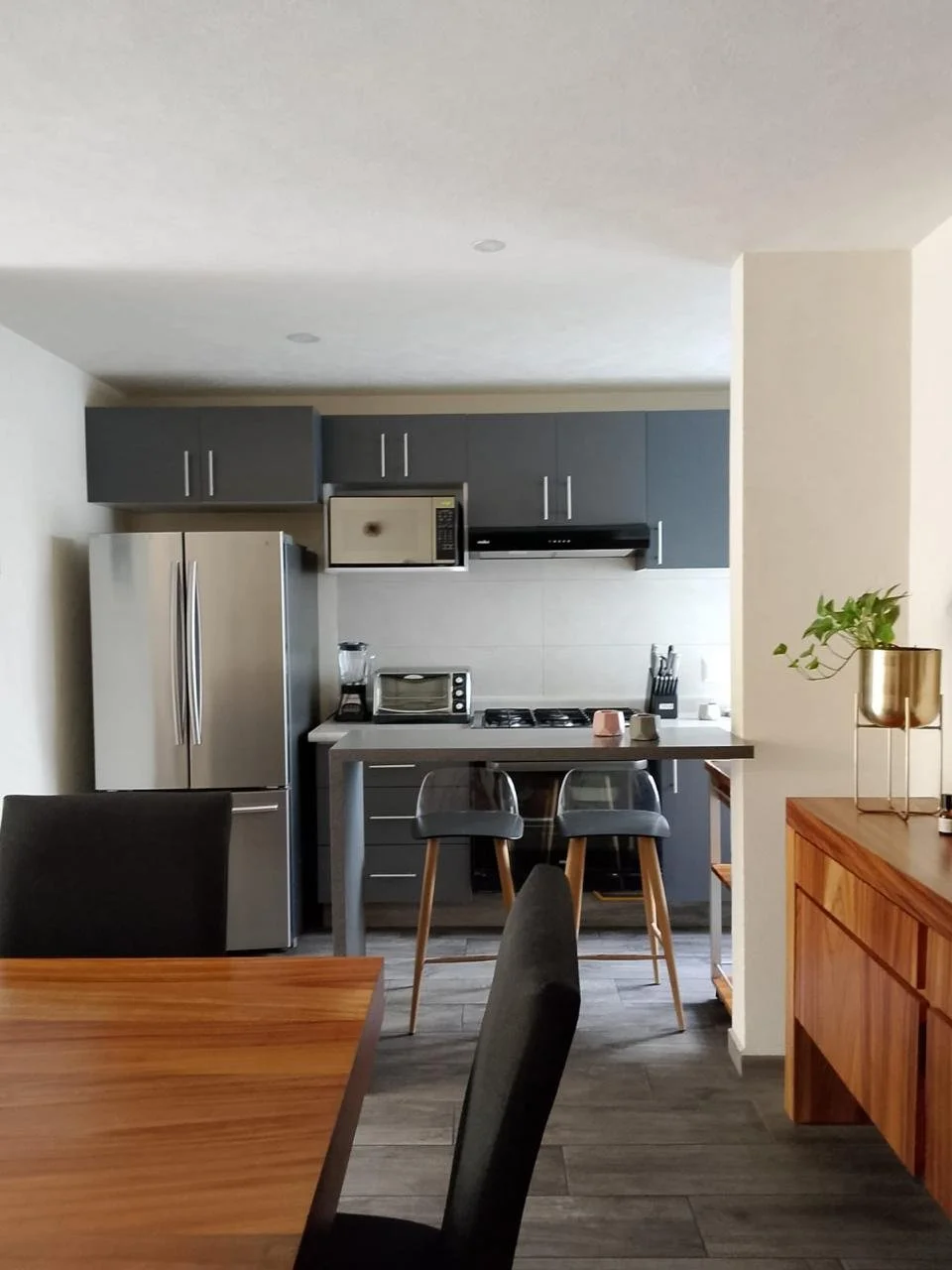 Construcción y remodelación total de casa habitación a edificio de viviendas.