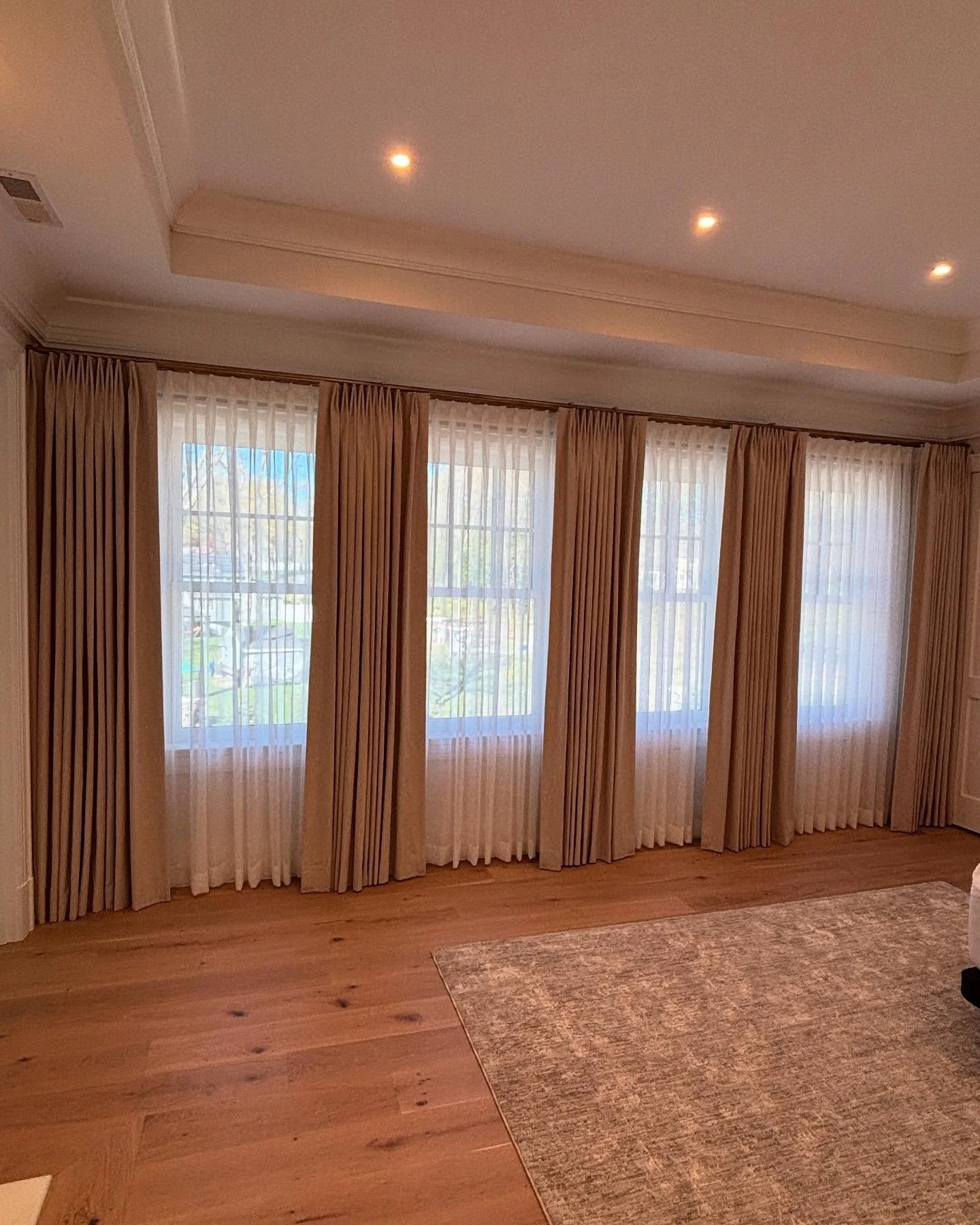 We don&rsquo;t just dress windows &mdash; we elevate spaces.
#drapes #design #windowtreatment #boston