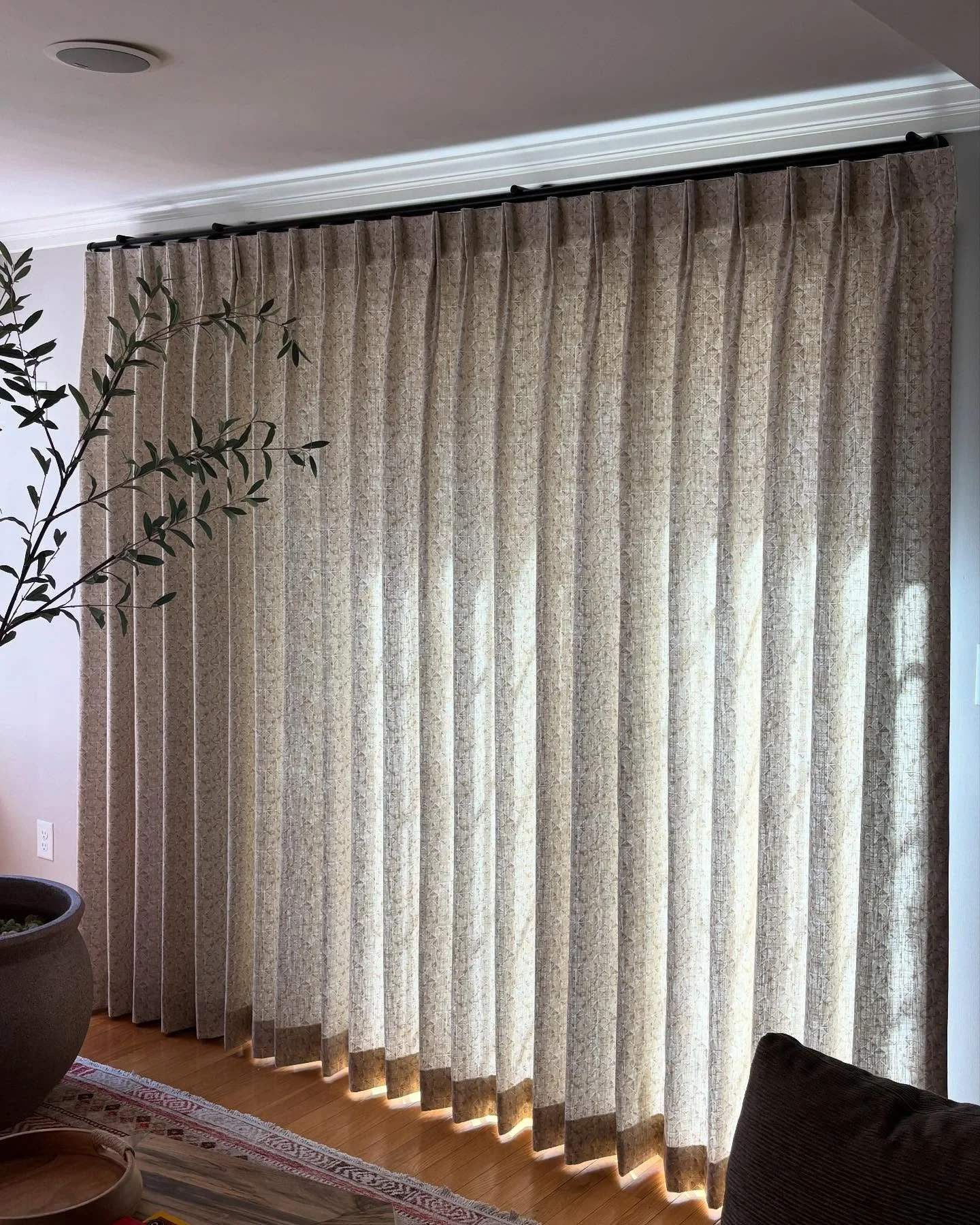Soft light, flowing lines, and effortless calm.
Custom drapery designed to bring ease and elegance into your home.
#drapes #design #windowtreatments