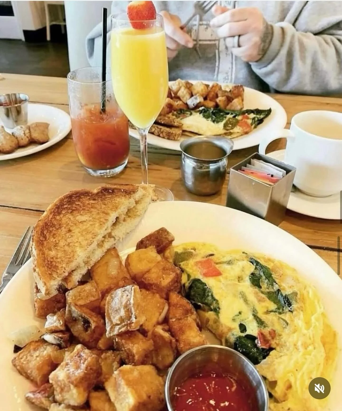 Pre-Blizzard brunch hits different 🥂