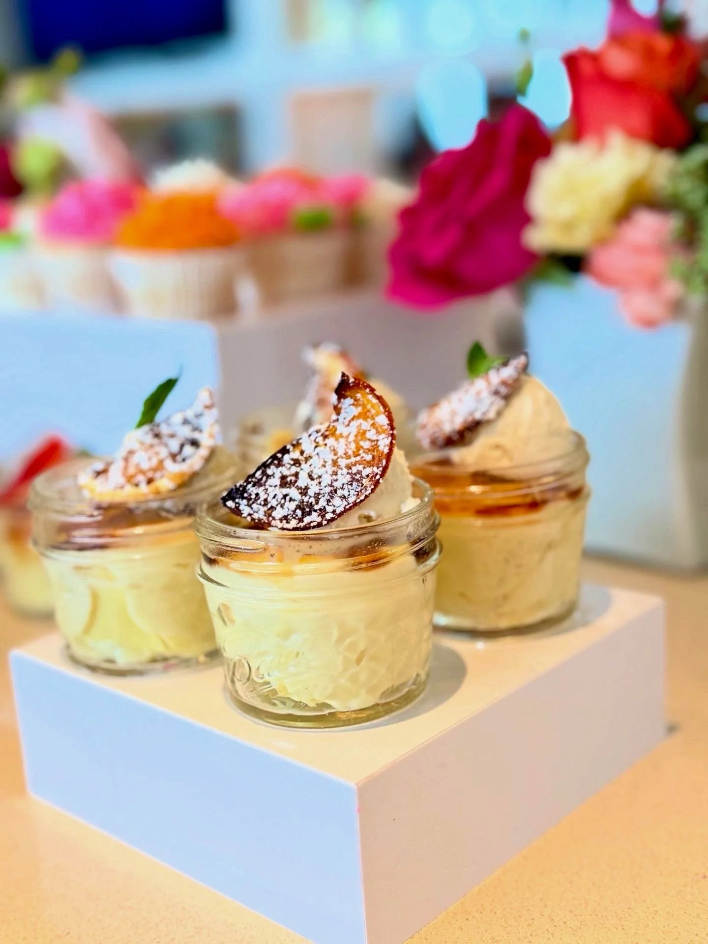 Want an event curated just for you&hellip; featuring these dreamy cr&egrave;me br&ucirc;l&eacute;e jars? ✨🌷
Email us to inquire about our group dining + event packages {avenuekitchenbar@gmail.com} 

#events #bridalshowers #enegagementparties #babysh