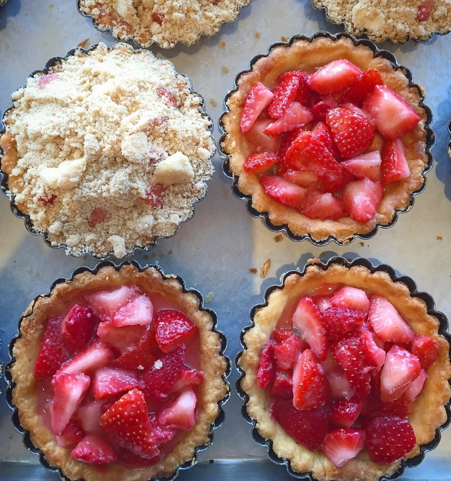 It&rsquo;s pi day! We hope you enjoy these cutie pies coming across your feed. 🥧🤭 

#piday #pieday #avenuekitchen #pies #housemade