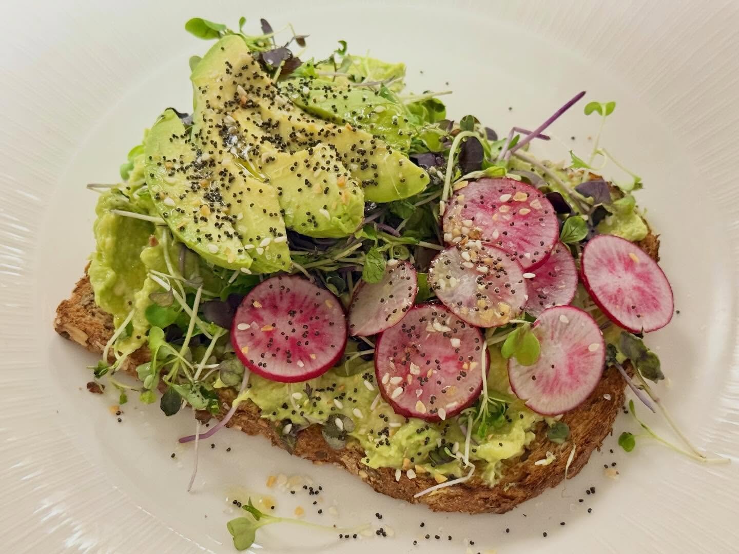 Sunny days, vibrant plates☀️🥑
Our avocado toast is loaded with freshly mashed avocado, radish, microgreen, everything seasoning, evoo. 
Need more protein? Add an egg 🥚 

#avocadotoast #brunch #avenuekitchen #delcoeats #phillyeats