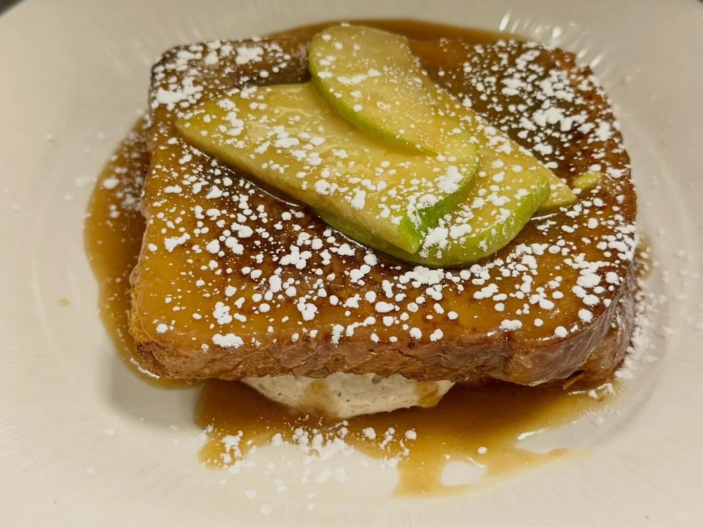 French toast, but make it unforgettable {caramel apple french toast stuffed with vanilla bean cream cheese} 🍏