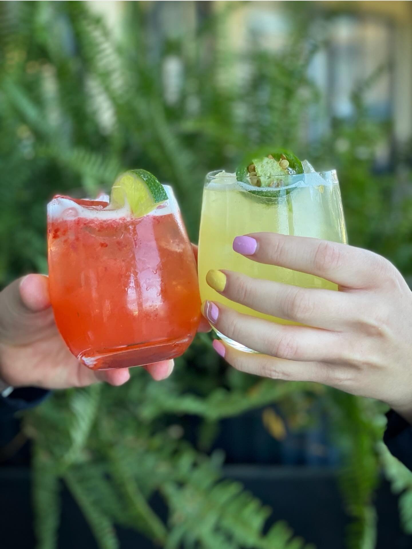 This is your sign to to join us for outside dining ✨ 

#AvenueKitchen #PhillySuburbs #HappyHourVibes #EatLocalPA  CocktailsAndSunshine