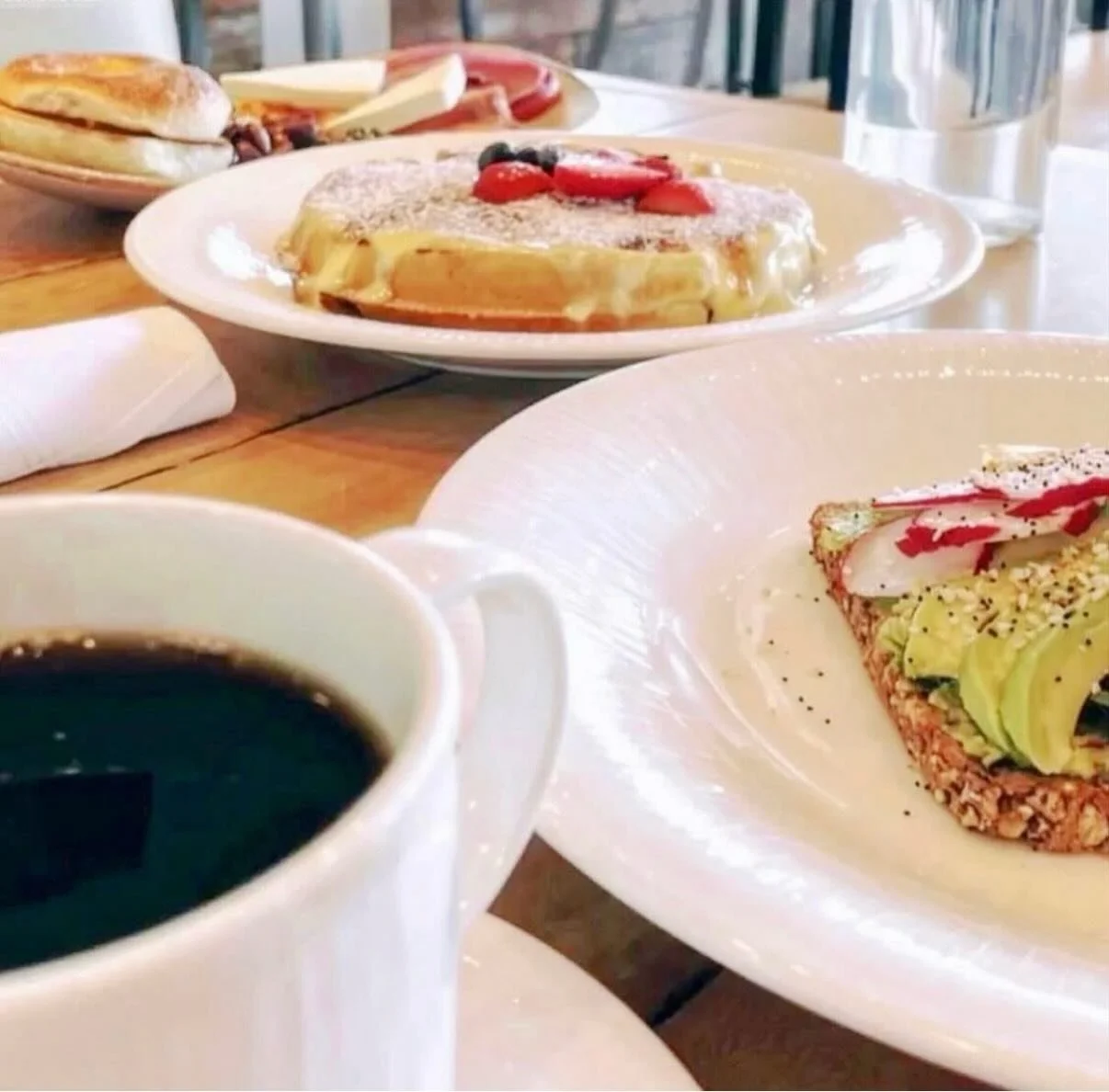 Mornings done right ☕️ 

#breakfast #brunch #coffee #lacolombe