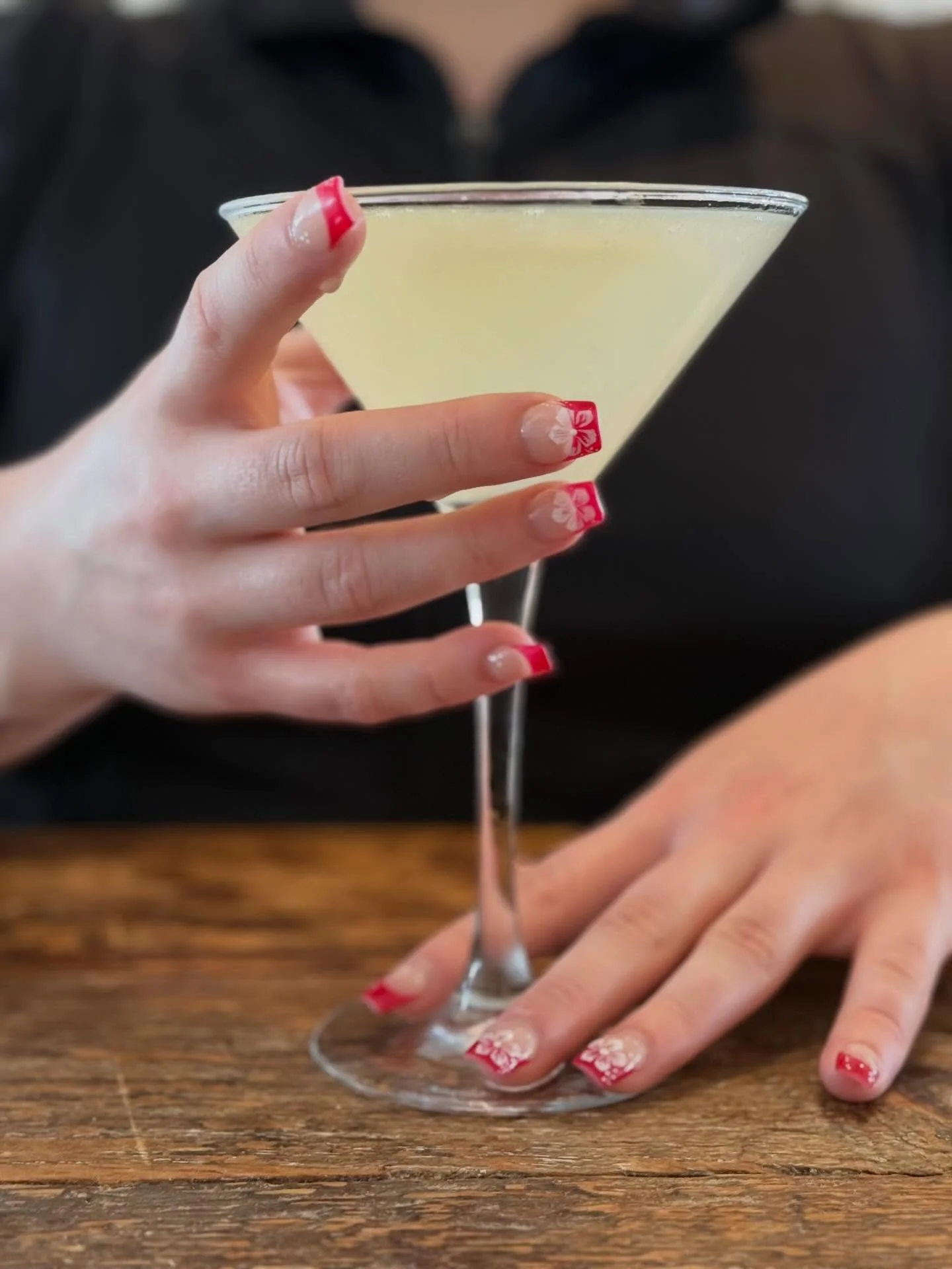 Sip happens🍸 {till 8pm | happy hour 4pm-6pm} 

#tgif #happyhour #delco #avenuekitchen #cocktails