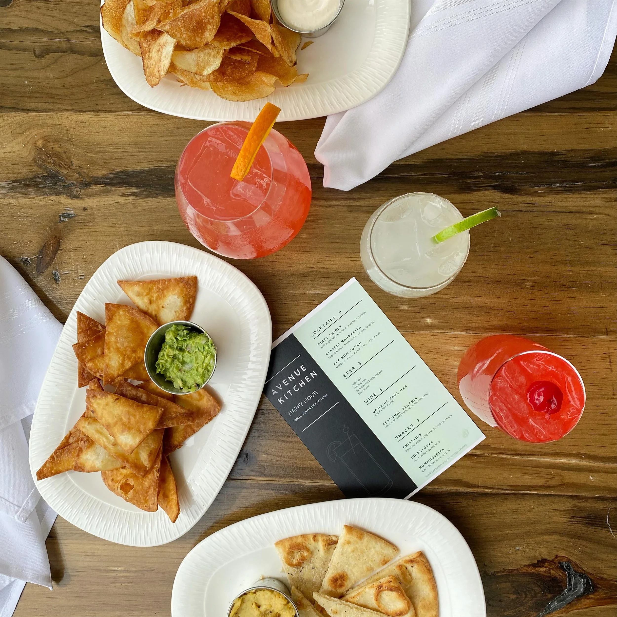 PSA: Don&rsquo;t wait till tomorrow, Moms love happy hour! Tonight 4pm-6pm 🥂

#happyhour #mothersday #cocktails #avenuekitchen