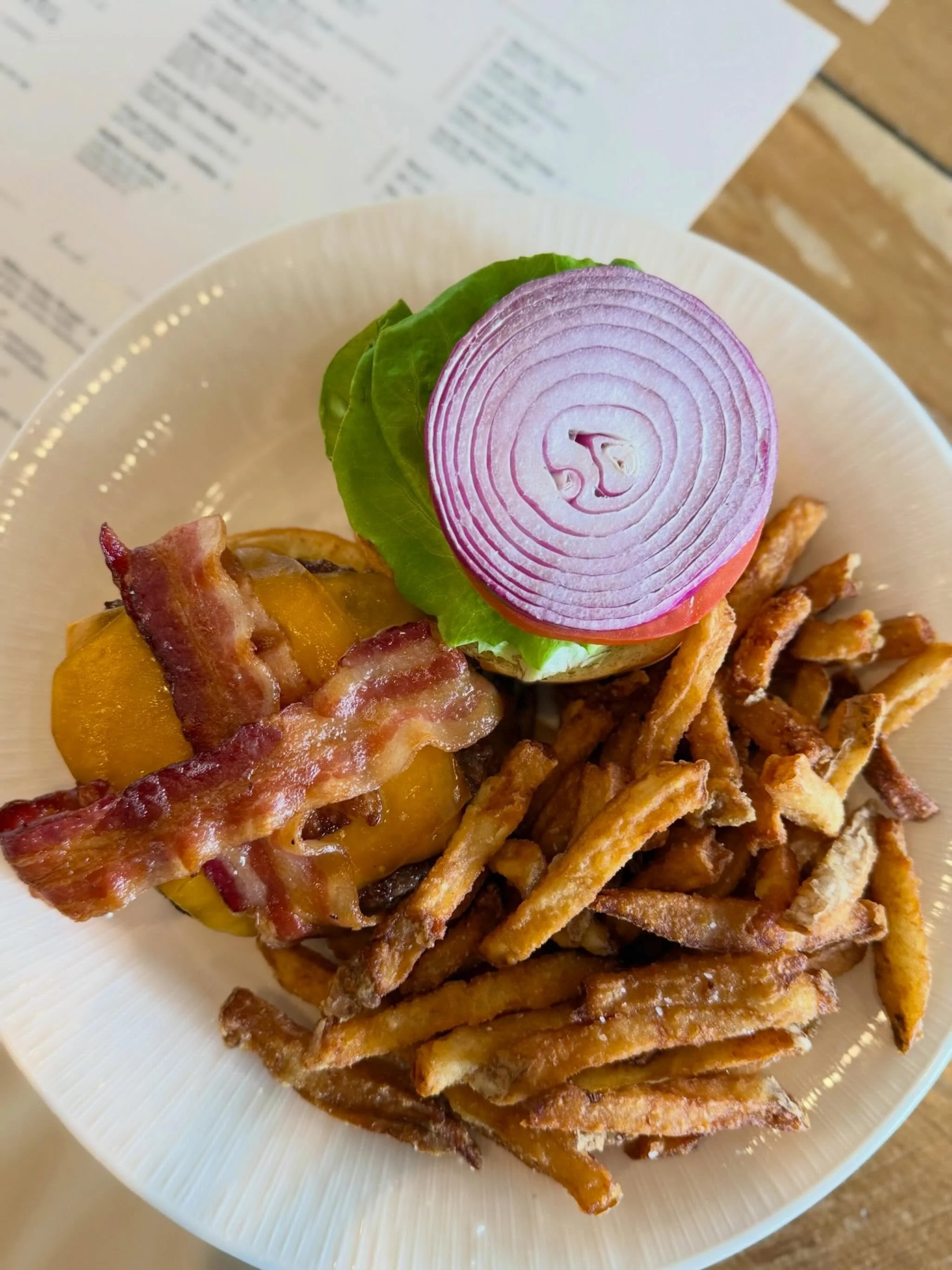 Candied bacon. Juicy burger. Crispy fries. Enough said. 🍔✨ 

#milliondollar #burger #lunch #millionairesbacon #avenuekitchen