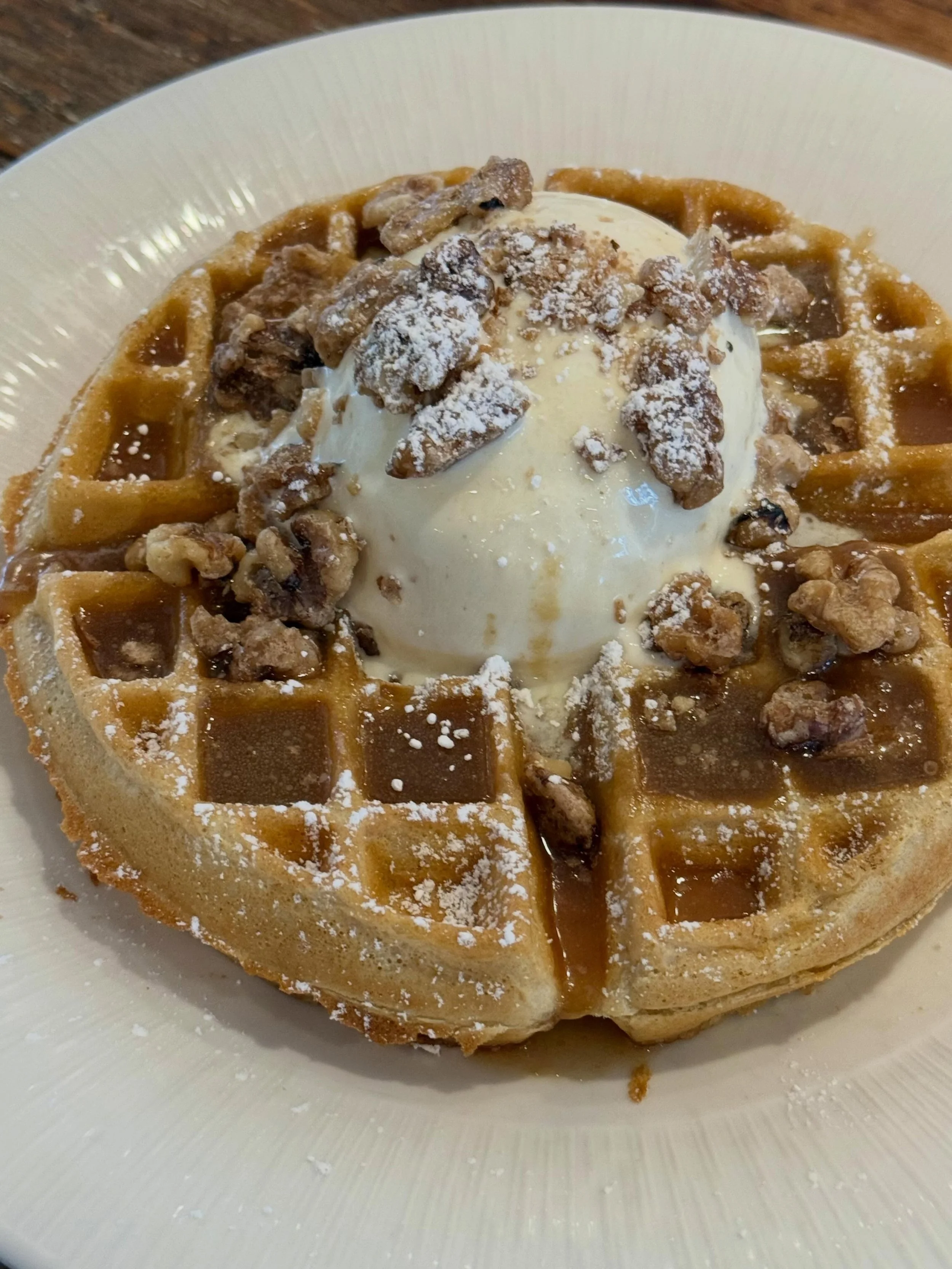 Thursday mornings are sweeter here ✨🧇 {waffle &agrave; la mode, candied walnuts +caramel sauce} 

#breakfast #delco #alamode #avenuekitchen #waffle