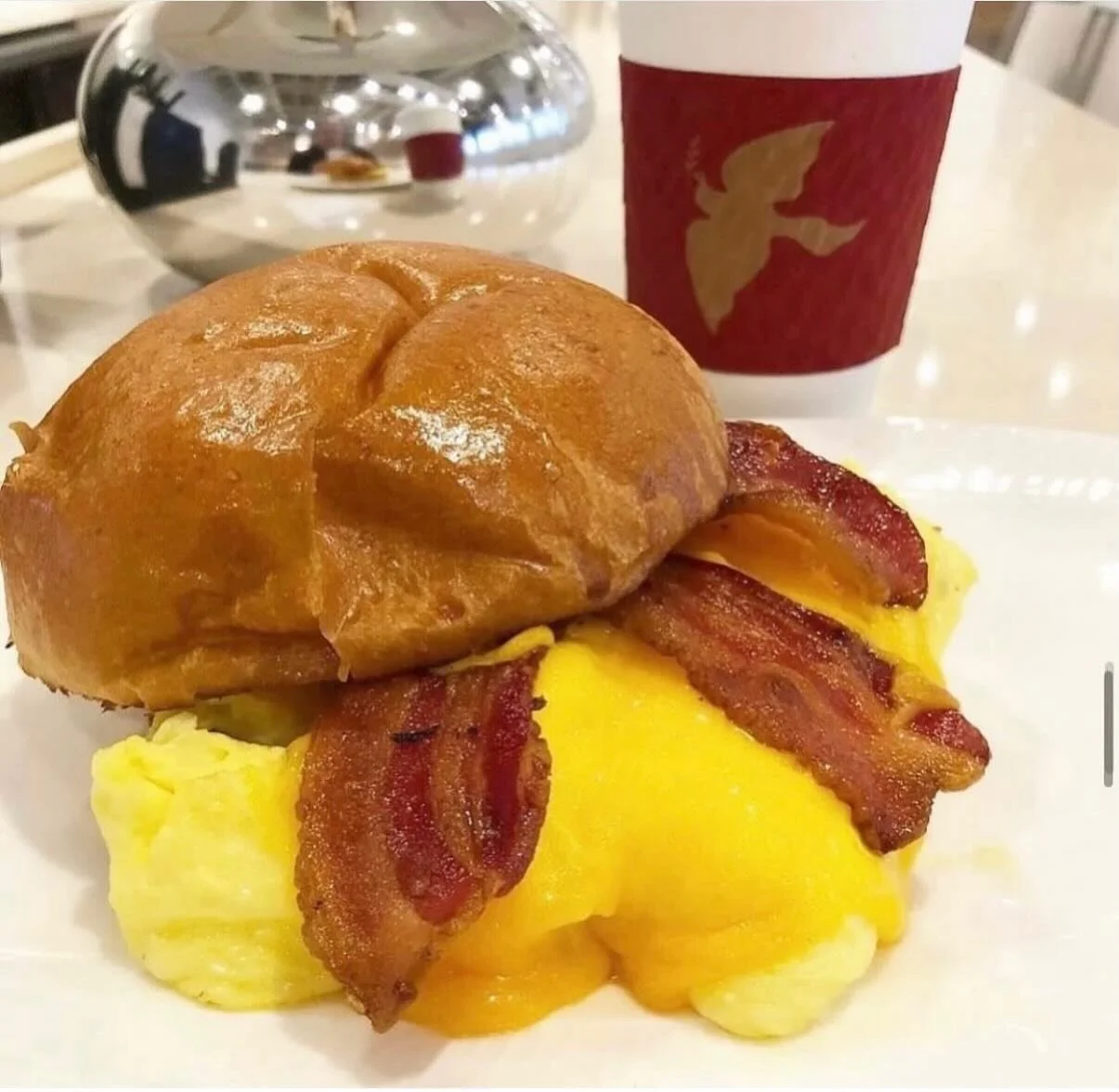 Fuel for mornings on the run 🏃&zwj;♂️{bacon,egg +cheese on a toasted le bus brioche bun} paired perfectly with your favorite #lacalombe ☕ order online thru Toast or doordash