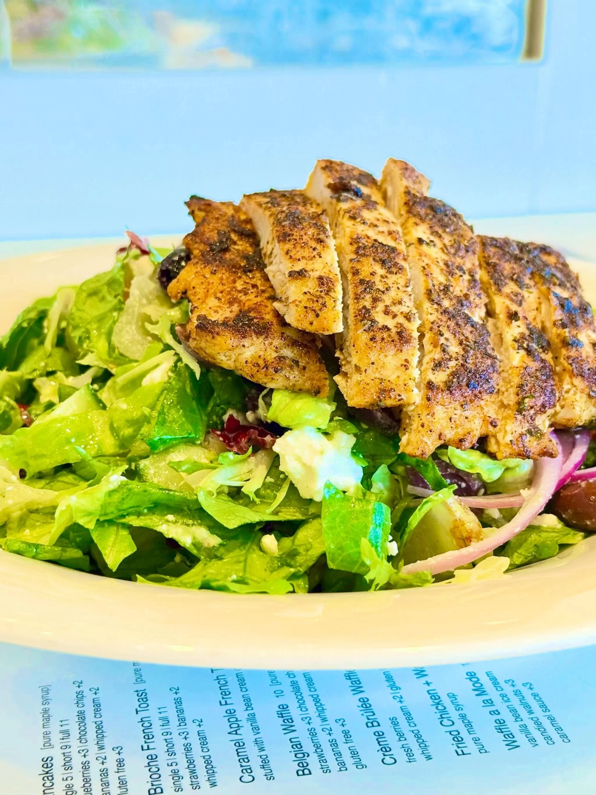Simple, satisfying and exactly what lunch should be 🥗 {mediterranean chopped+blackened chicken} 

#avenuekitchen #lunchdoneright #crafteddaily #delco
