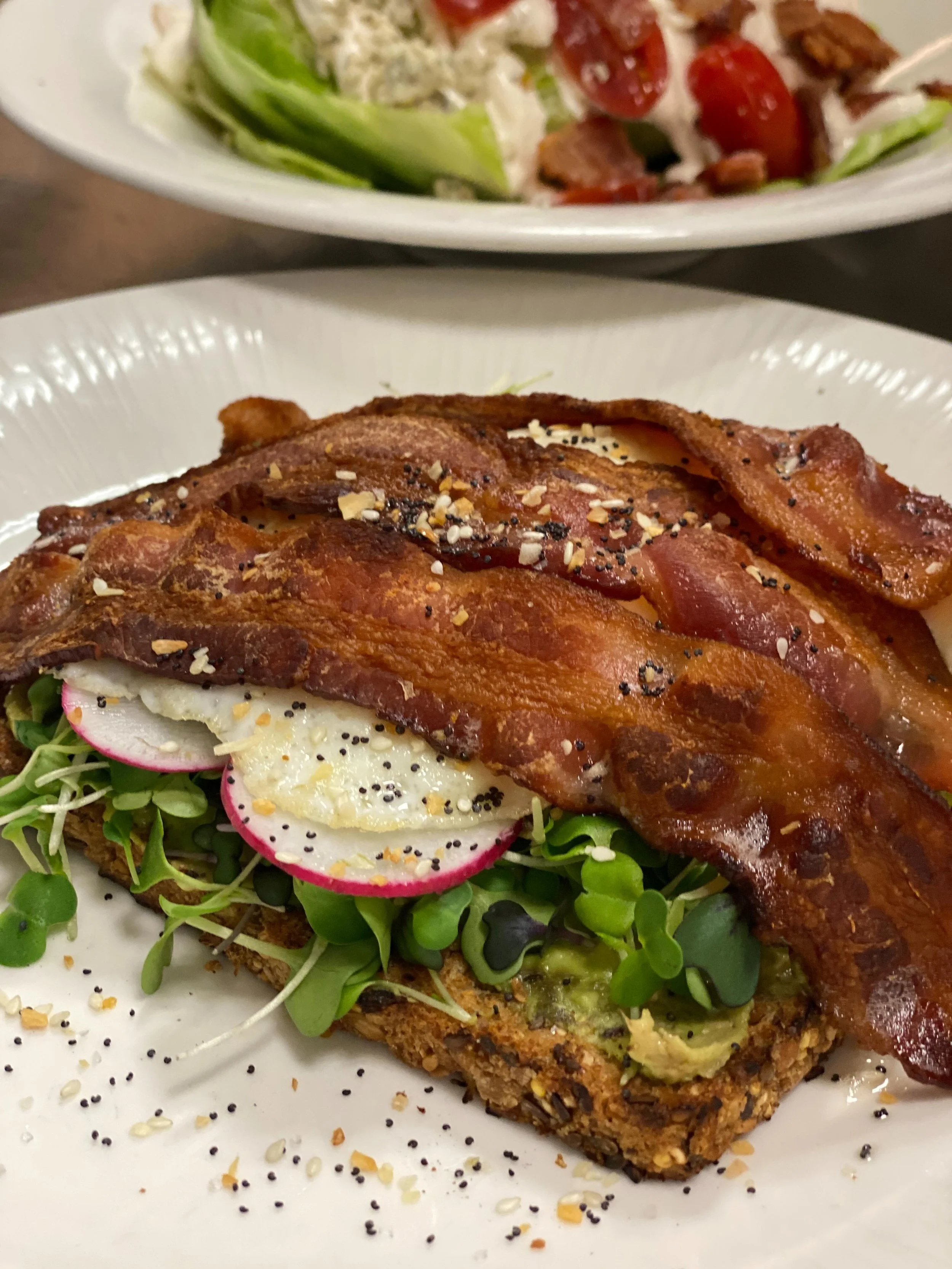 Everything&rsquo;s better with bacon🥓 {avocado toast+bacon, wedge salad}