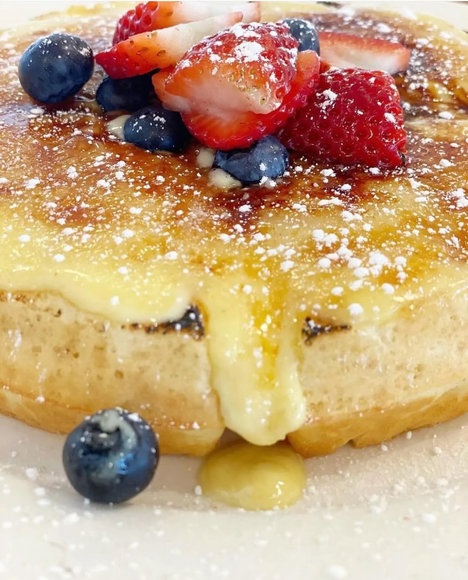 No caption needed 💛 {creme br&ucirc;l&eacute;e waffle} #glutenfree option available

 #BrunchGoals #CremeBruleeWaffle #SweetStart