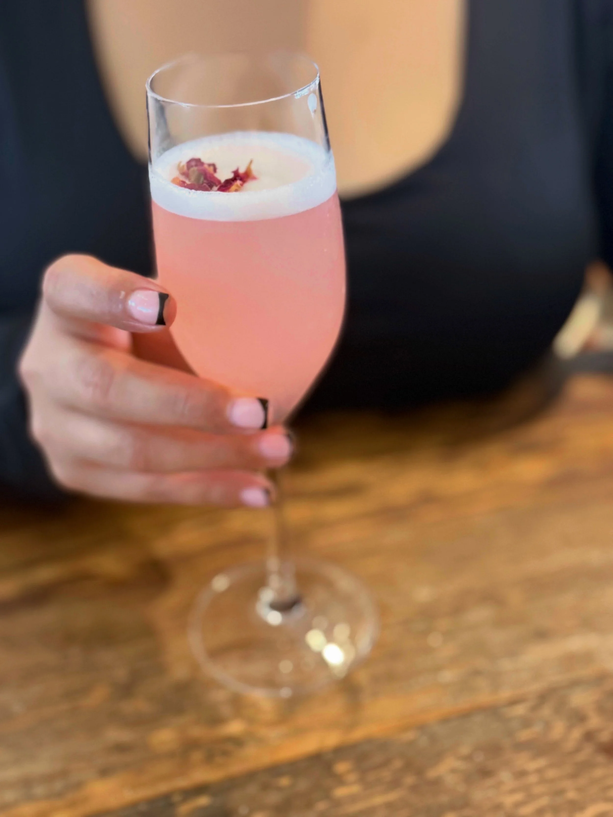 school&rsquo;s back. you&rsquo;ve earned this. 🥂🩷

grab the moms, reclaim your afternoon + stay for a cocktail.

#avenuekitchen 
#9to5 
#backtoschool 
#momslunch 
#cocktails