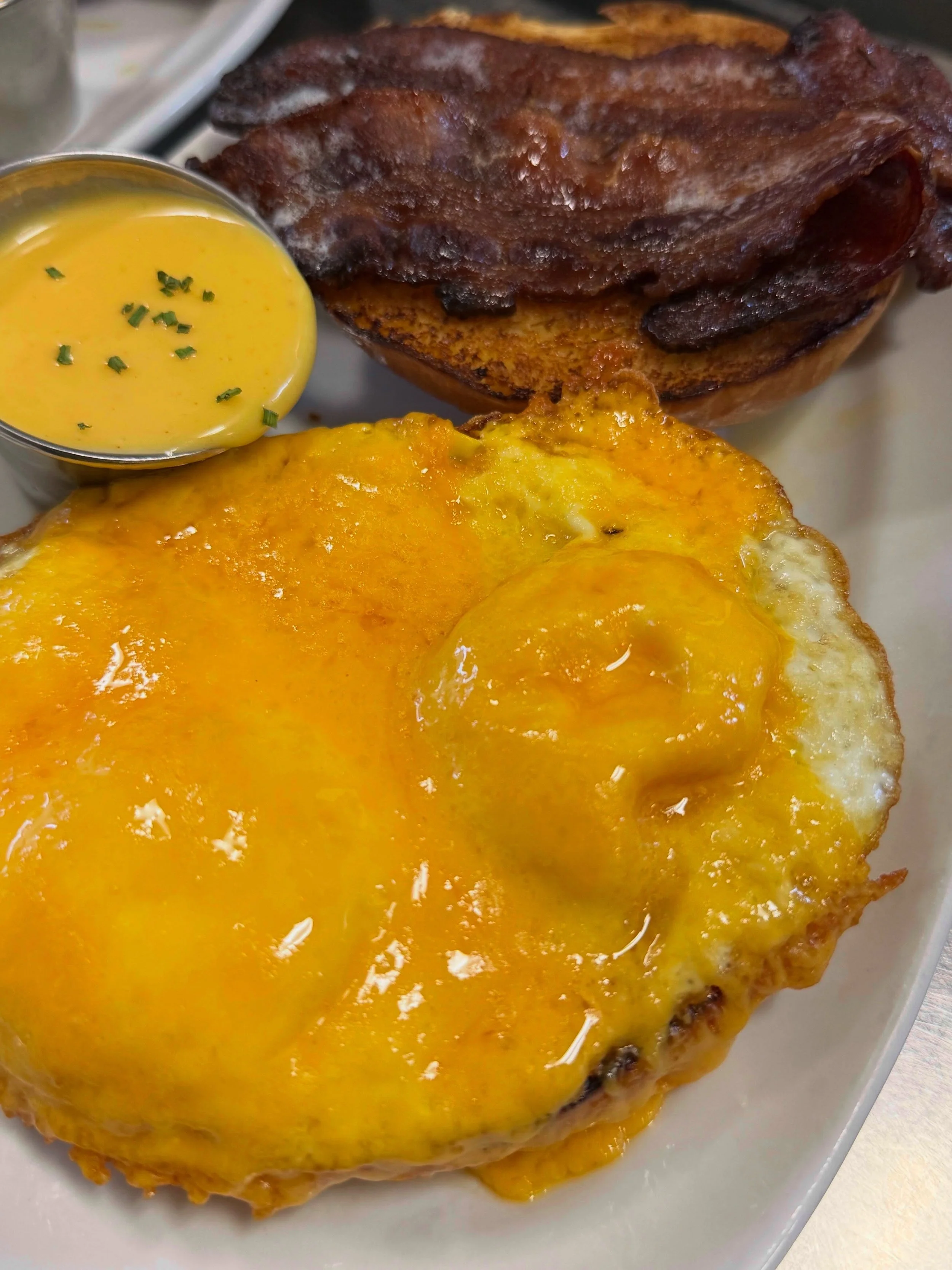 This is what we call a serious breakfast sandwich. Fried eggs with melted cheddar cheese, candied bacon on a grilled brioche bun + hollandaise for dipping 😋 

#sundaybrunch 
#sundayfunday 
#breakfast
#delcoeats 
#avenuekitchen