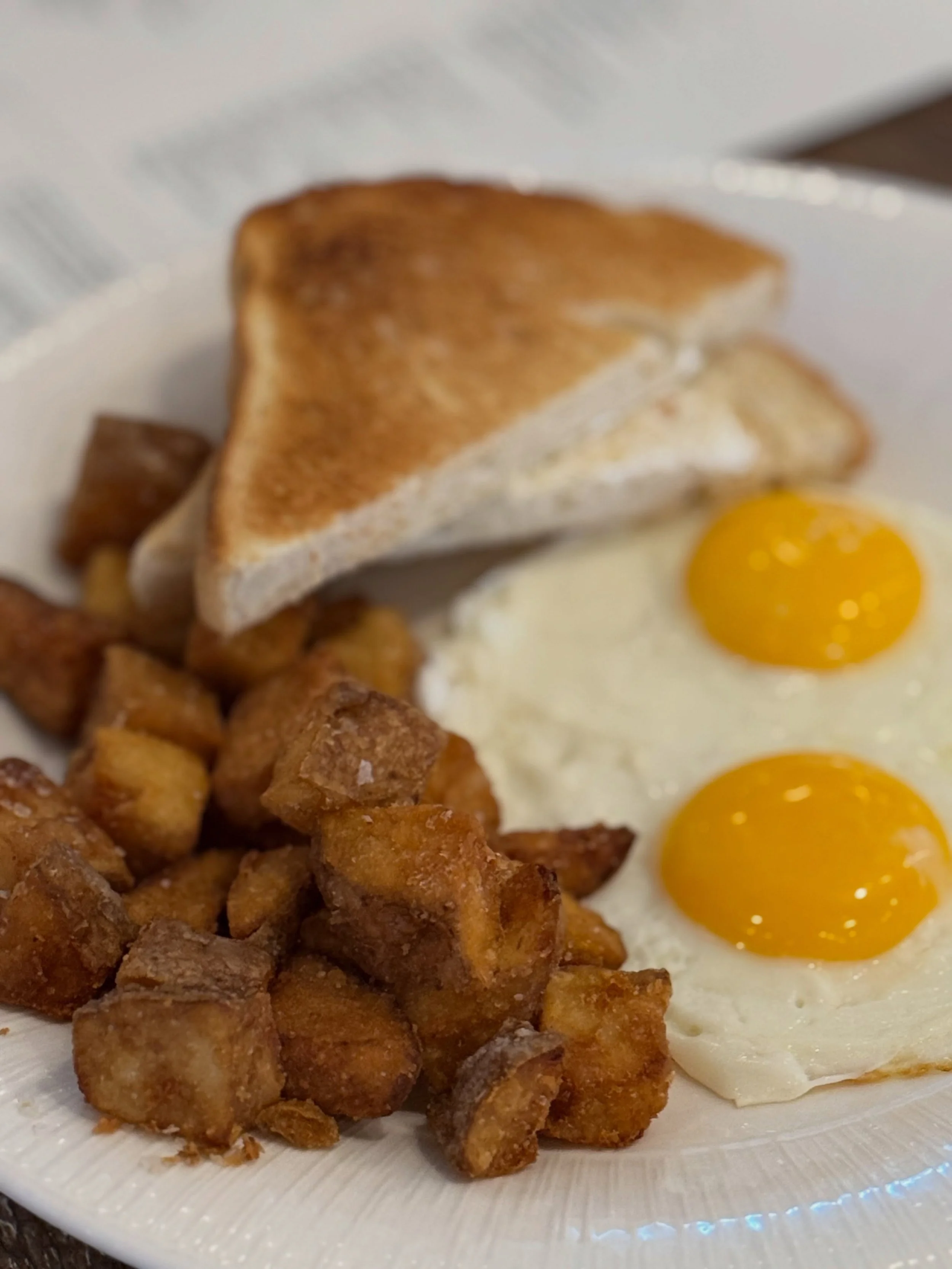 sometimes simple is exactly what you&rsquo;re craving. 🤍

#avenuekitchen 
#glenmills 
#breakfast 
#brunch 
#delcoeats