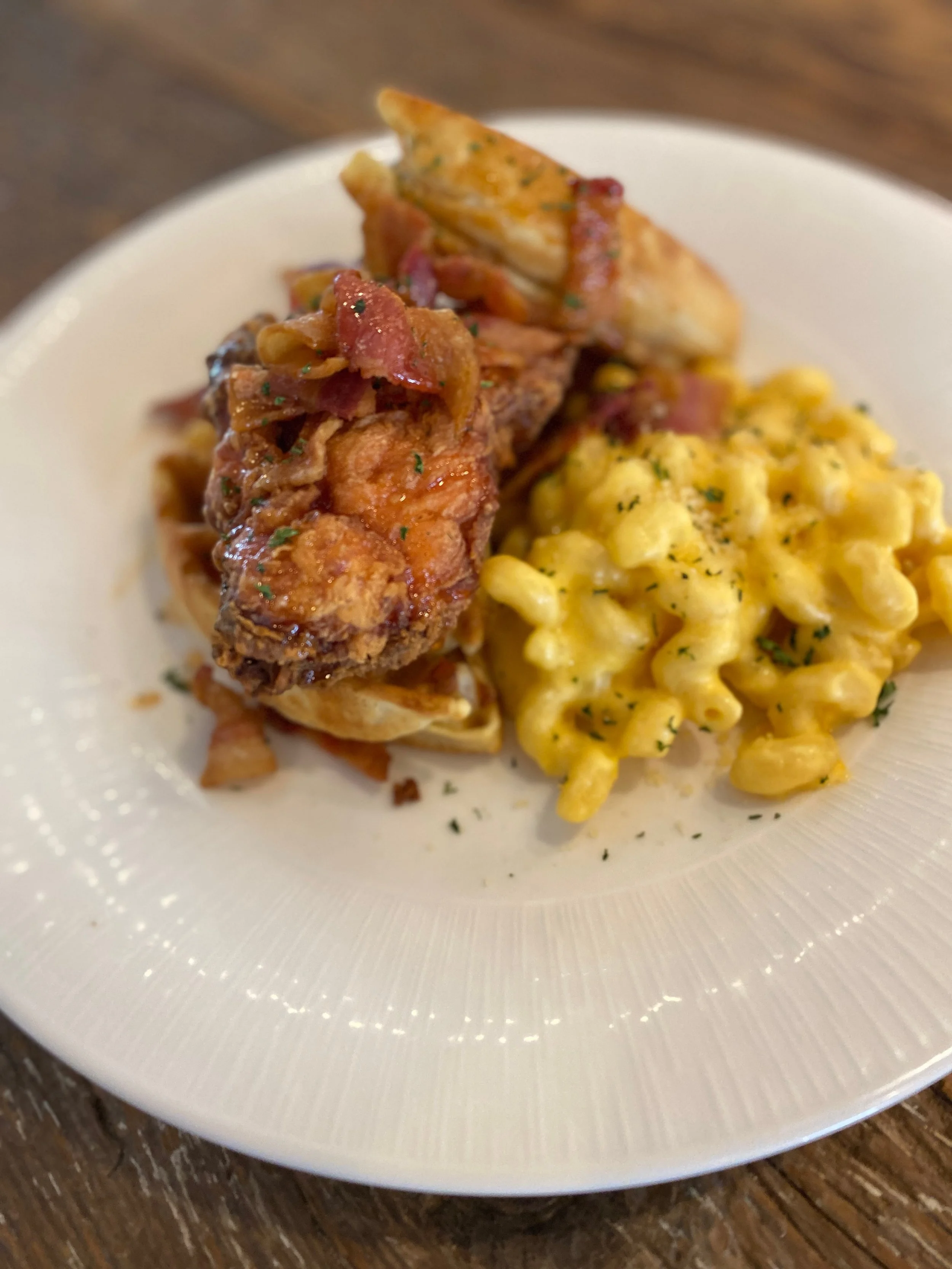 saturday night comfort food 🤍

fried chicken+waffles, applewood smoked bacon, mac+cheese, hot honey drizzle🔥 

dinner starts at 3. come hungry.

#avenuekitchen #glenmills #saturdaydinner #delco #comfortfood