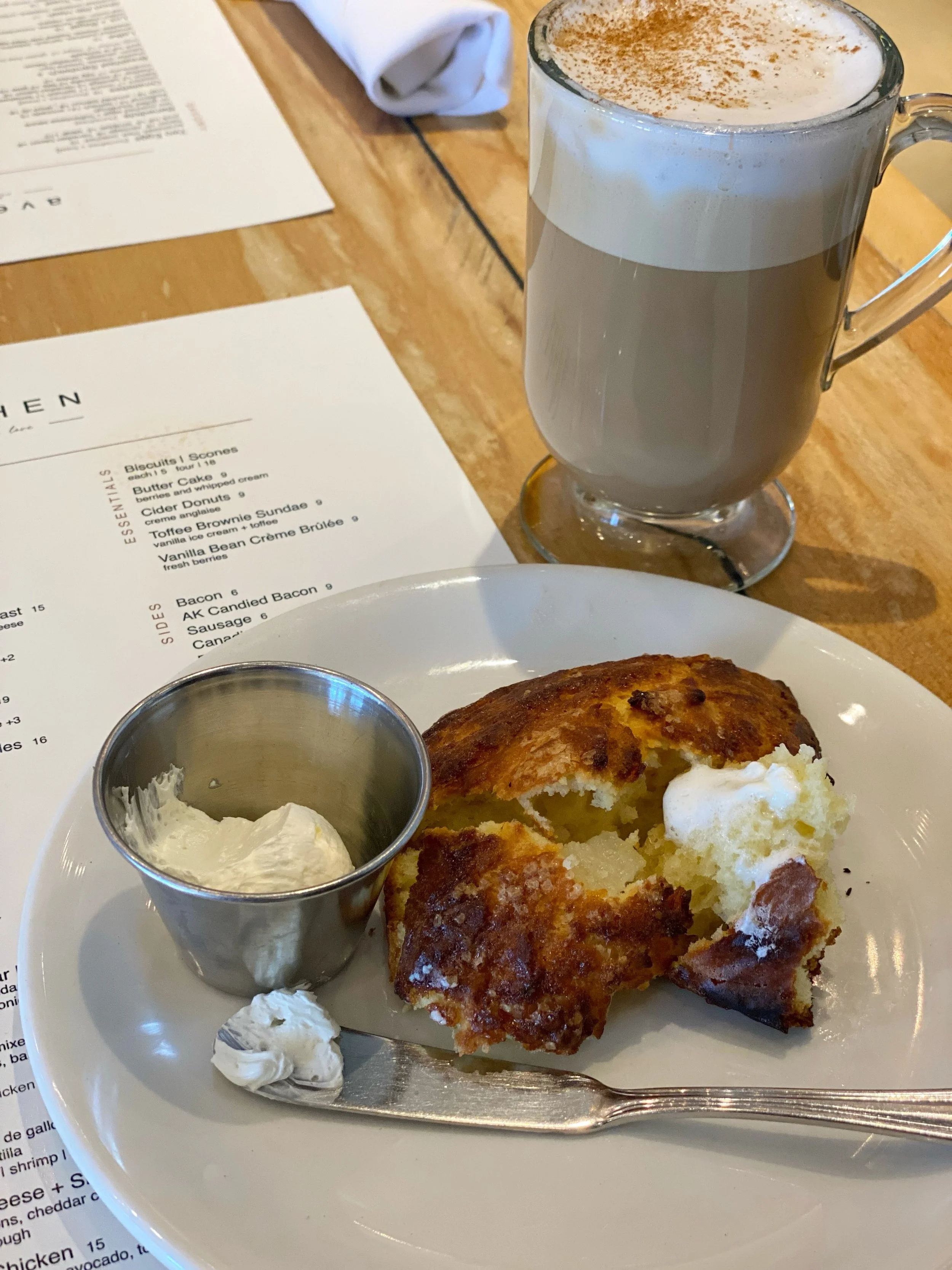 our definition of cozy 🤍

housemade scones + coffee, always ☕️ 

#cozy
#fallsips
#avenuekitchen 
#breakfast 
#lunch