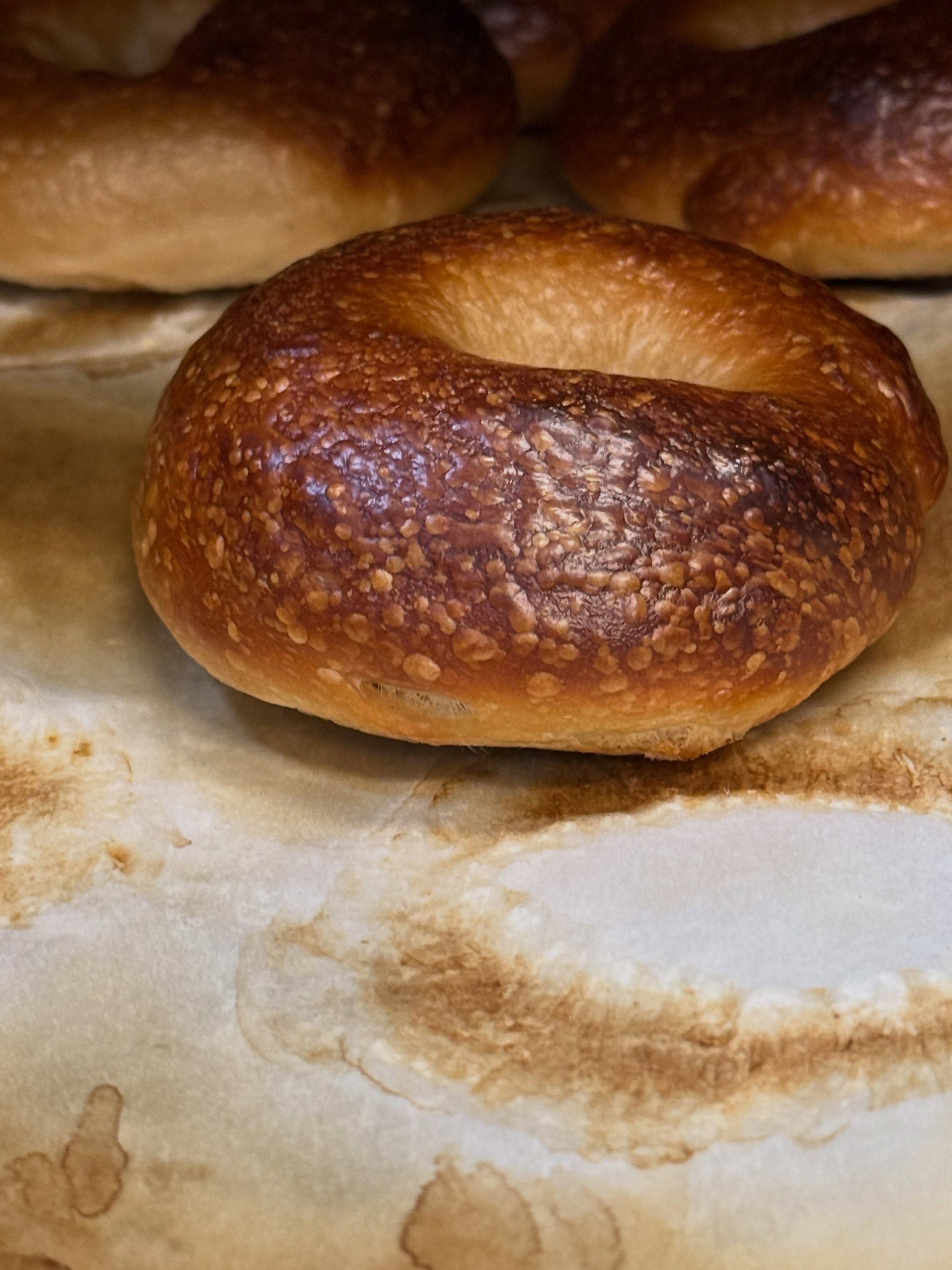 something new came out of the oven this morning&hellip; 🥯

housemade bagels, small batch, limited supply + very worth getting here for. get one hot with our vanilla bean cream cheese. 🤍

when they&rsquo;re gone, they&rsquo;re gone.

#housemade
#sma