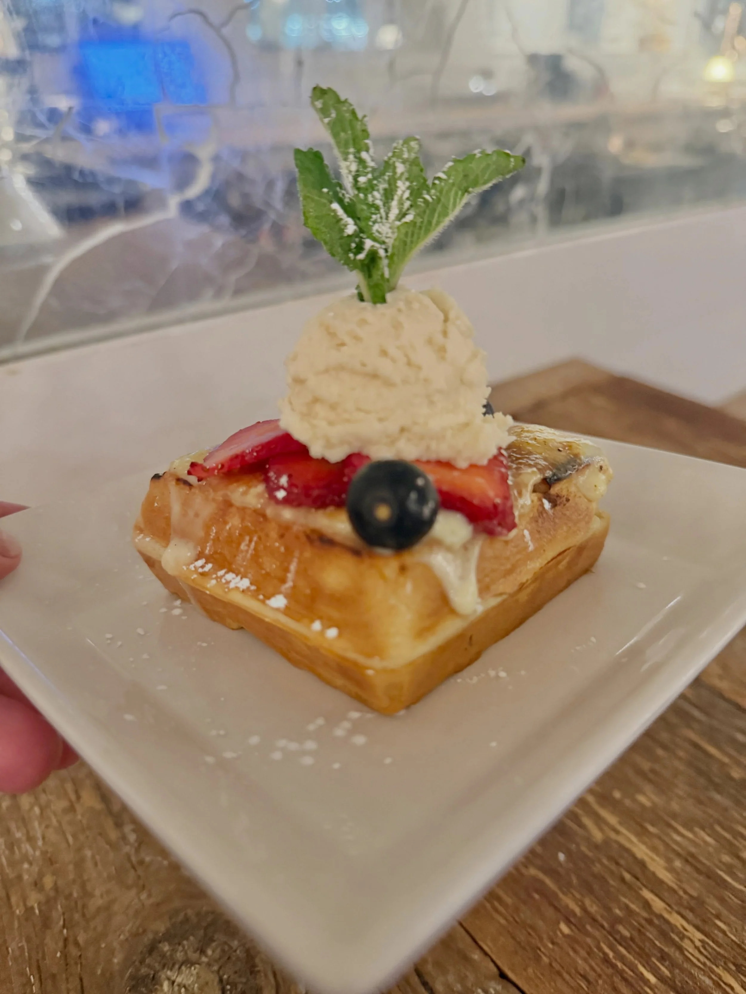 &ldquo;just a sliver&rdquo; 🤍
a petite version of our cr&egrave;me br&ucirc;l&eacute;e waffle {housemade vanilla bean cr&egrave;me br&ucirc;l&eacute;e, fresh berries + whipped cream}

available at dinner only.

#avenuekitchen 
#glenmills 
#cremebrul