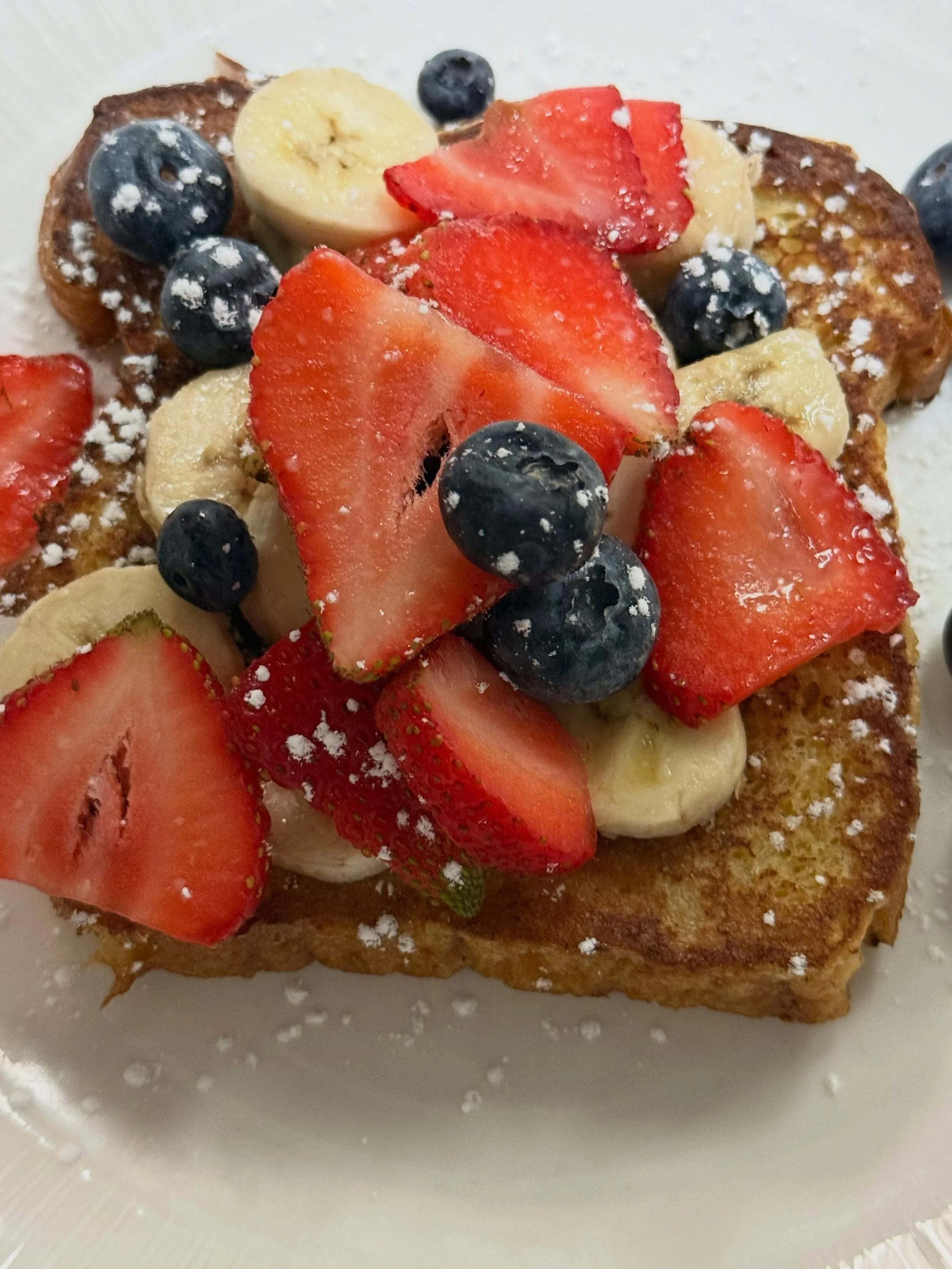 Good morning ☀️ 
{brioche french toast piled high with strawberries, blueberries + bananas} 🤍

#avenuekitchen #frenchtoast #breakfast #delcoeats