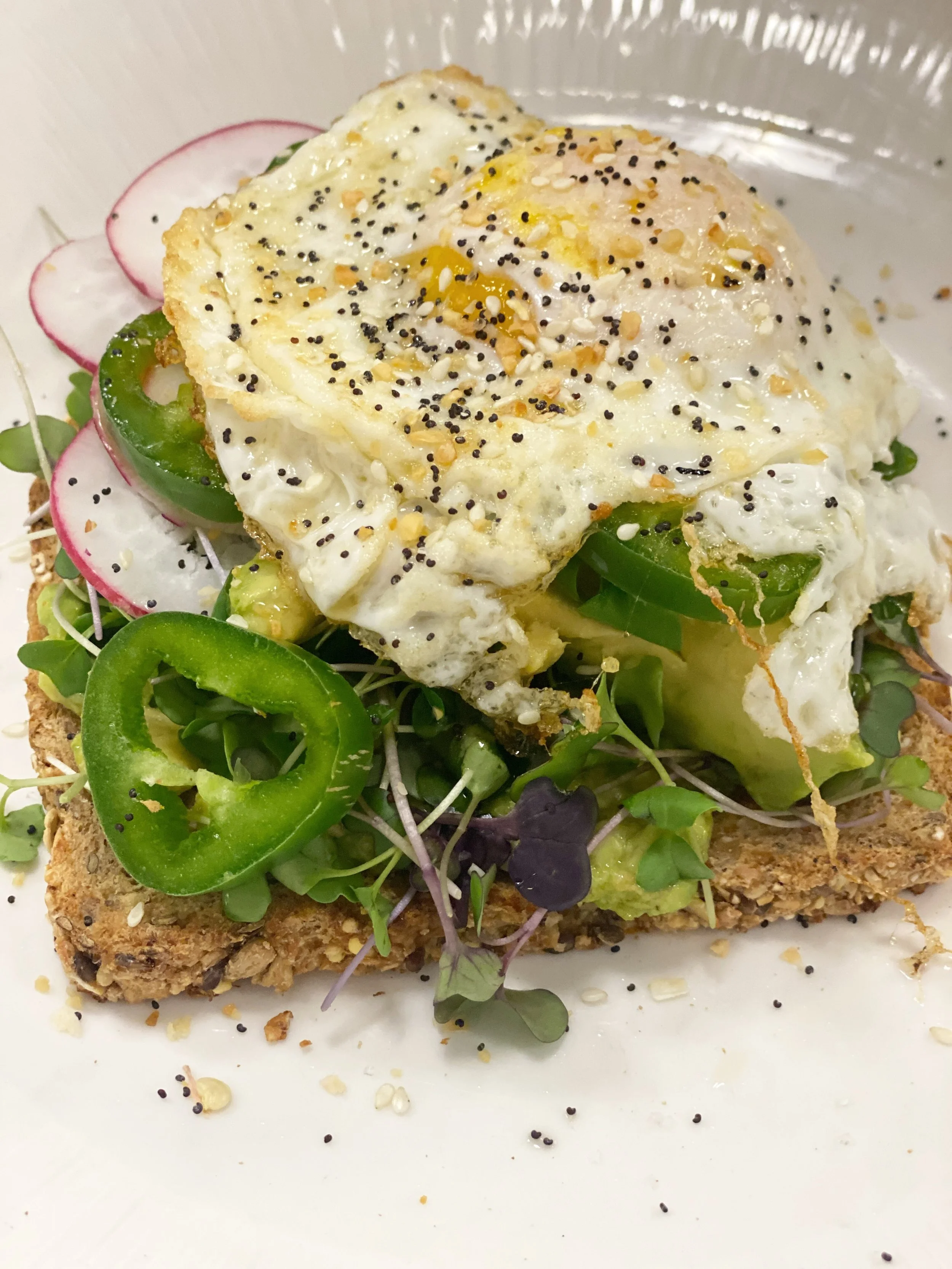 not your basic avocado toast. 🥑

made exactly how you like it. add an egg, add some heat&hellip; make it yours. 🤍

#avenuekitchen #glenmills #avocadotoast #brunch #lunch