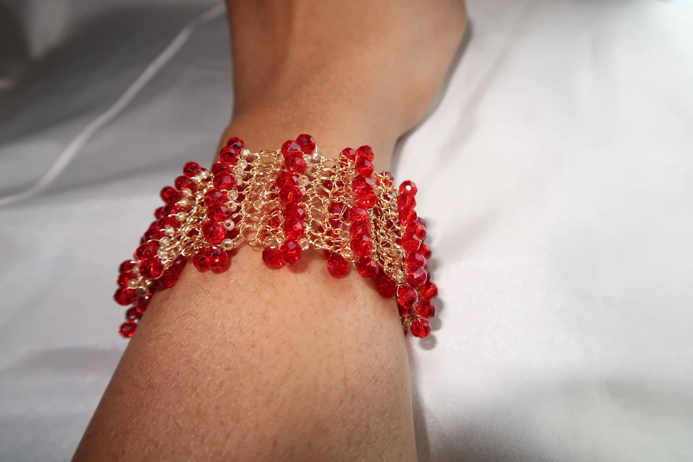 Beyond the Weave: The Rise of Metal Wire Sculpture in Modern Jewelry Design