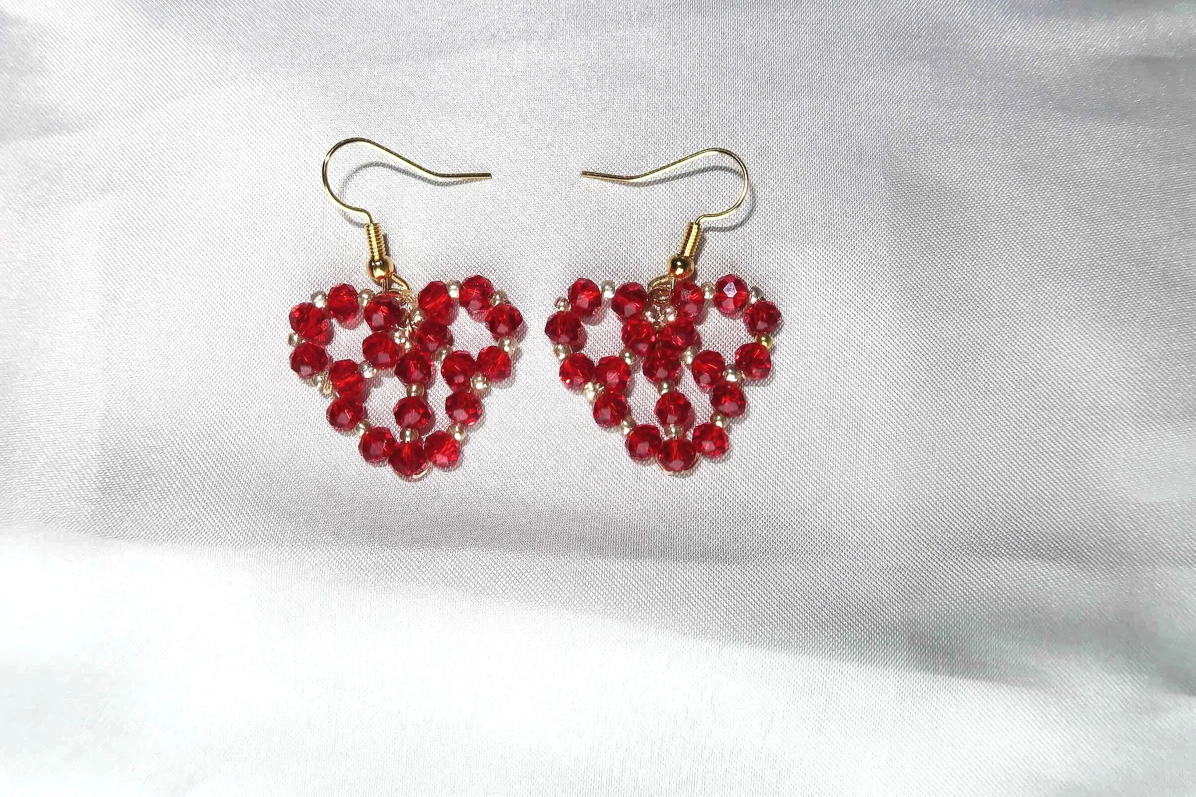 Amira Heart Wire Earrings (Red)