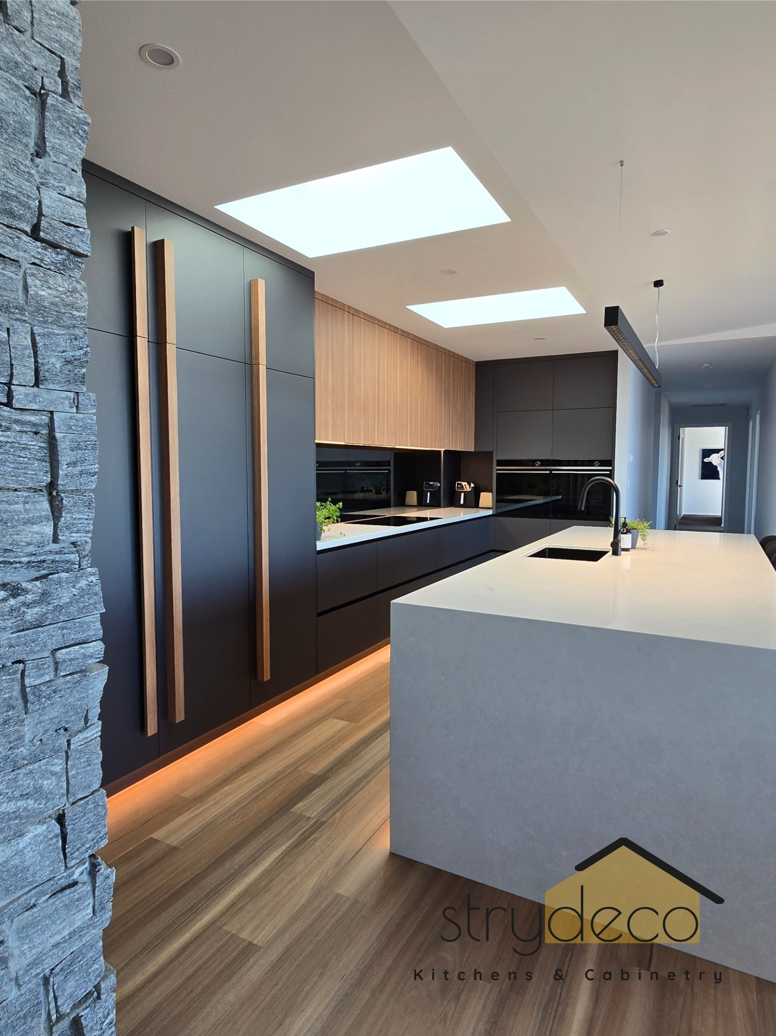 White stone benchtop kitchen – Far North