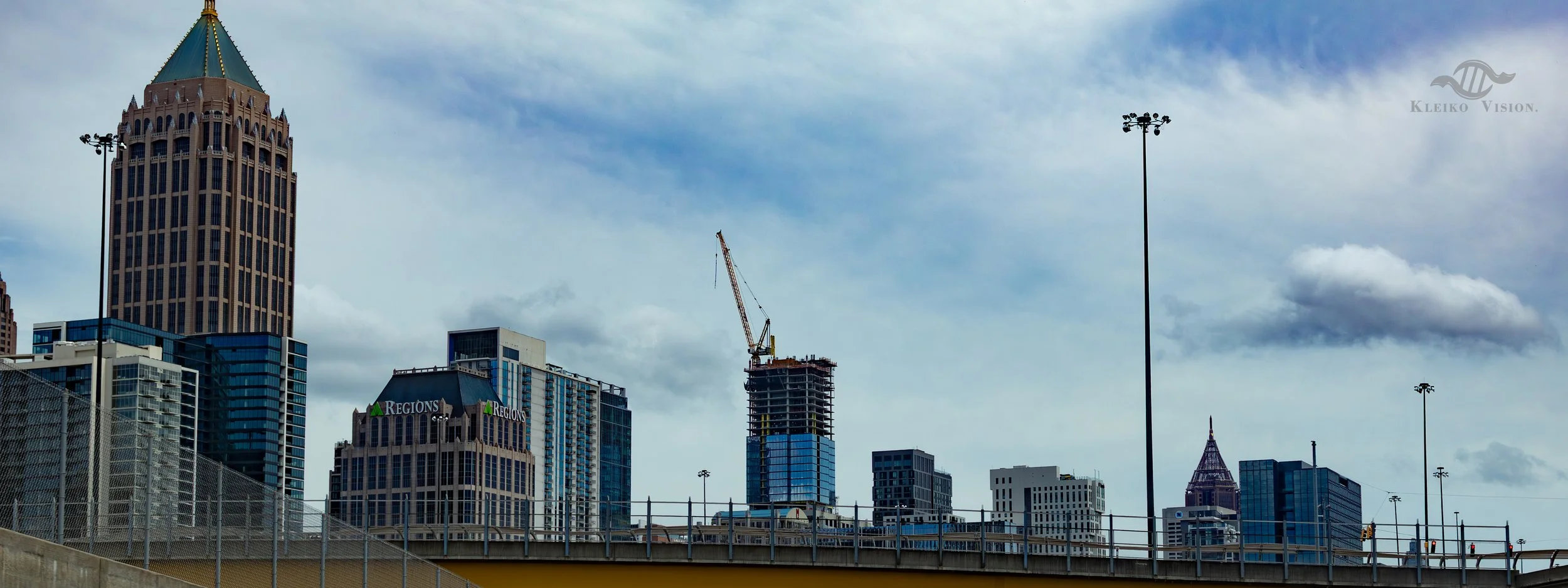 Daytime view of the Atlanta downtown skyline with the Regions tower under a clear blue sky