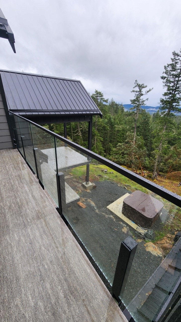 Crystal Glass Glass Railings Victoria BC99.jpeg