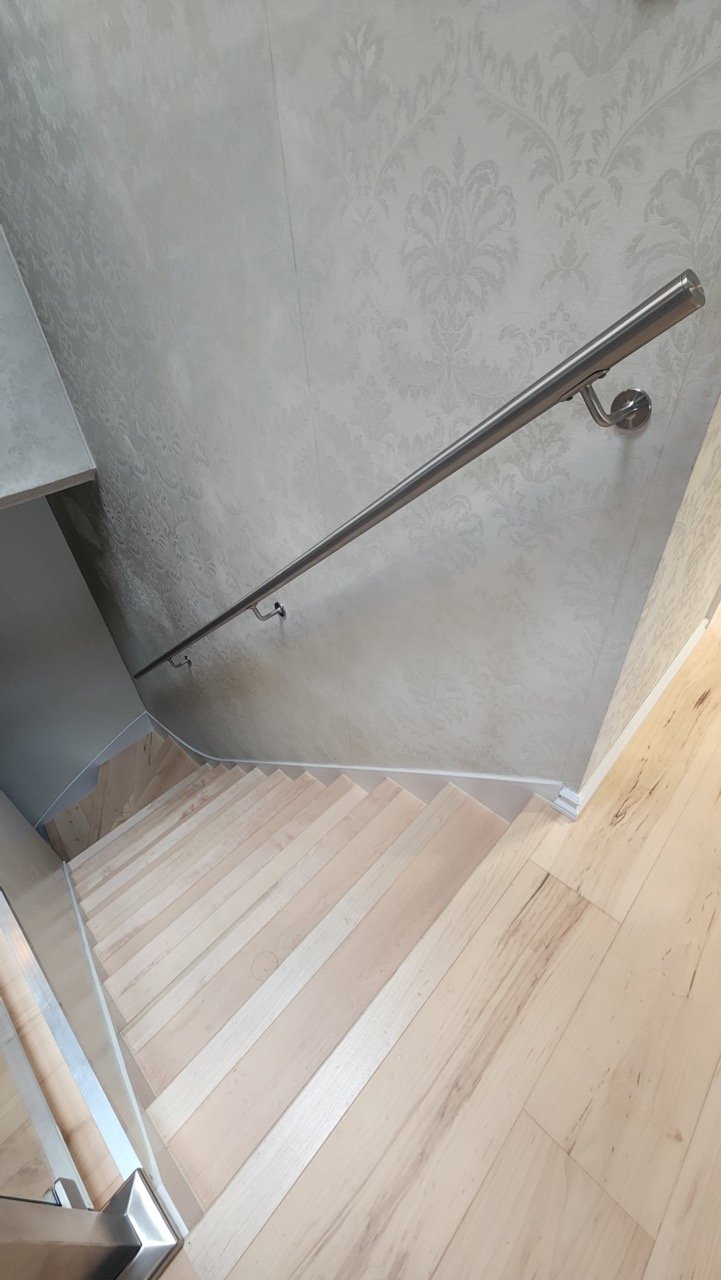 Crystal Glass Glass Railings Victoria BC93.jpeg