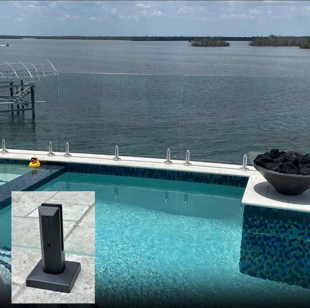 Crystal Glass Glass Railings Victoria BC135.jpg