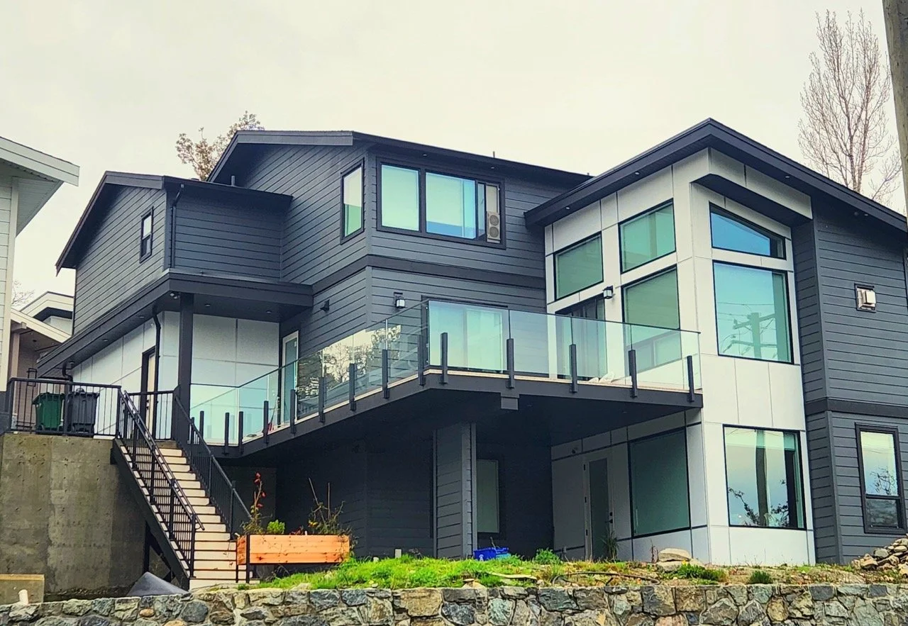 Crystal Glass Glass Railings Victoria BC95.jpeg