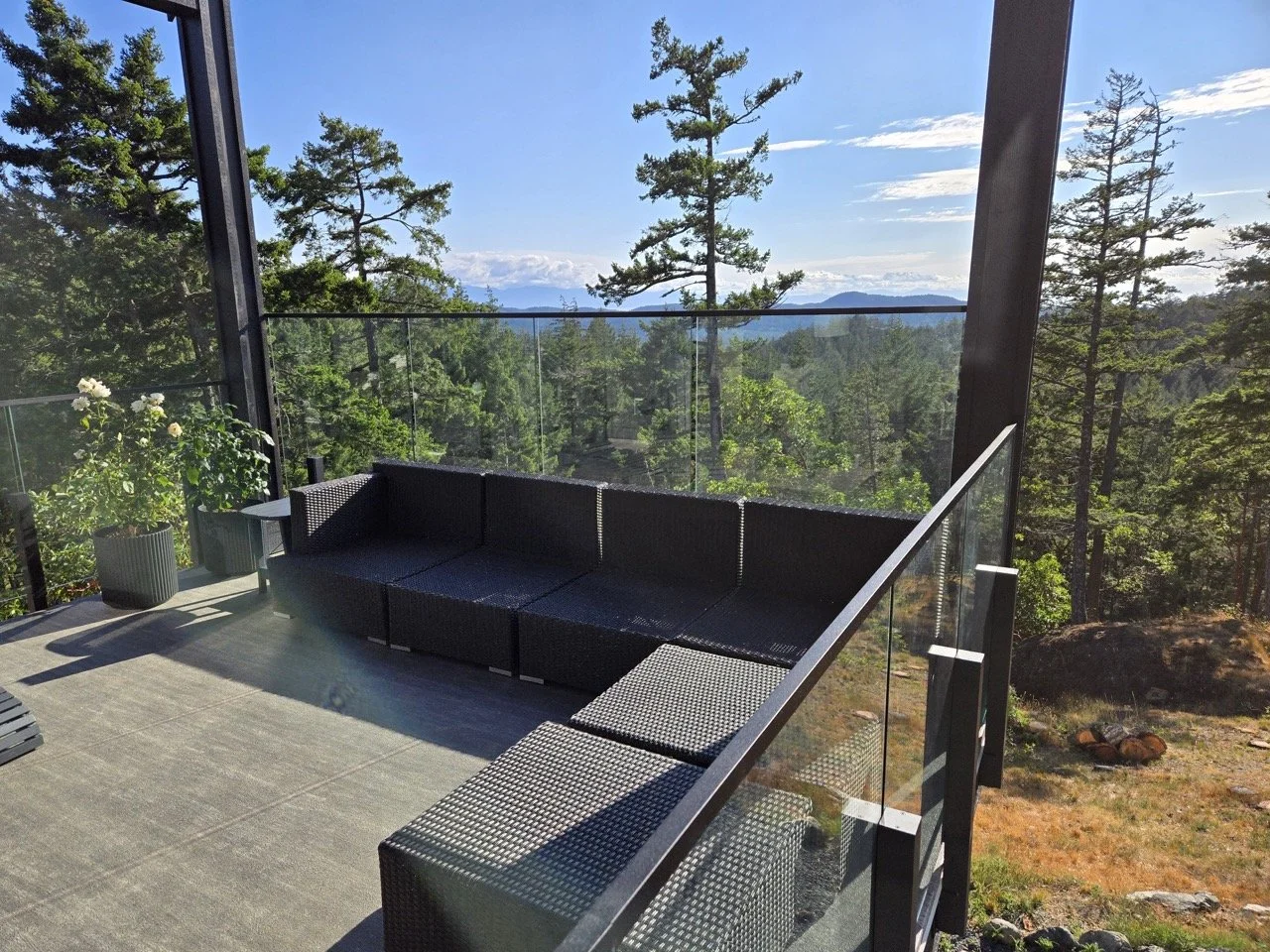 Crystal Glass Glass Railings Victoria BC111.jpeg