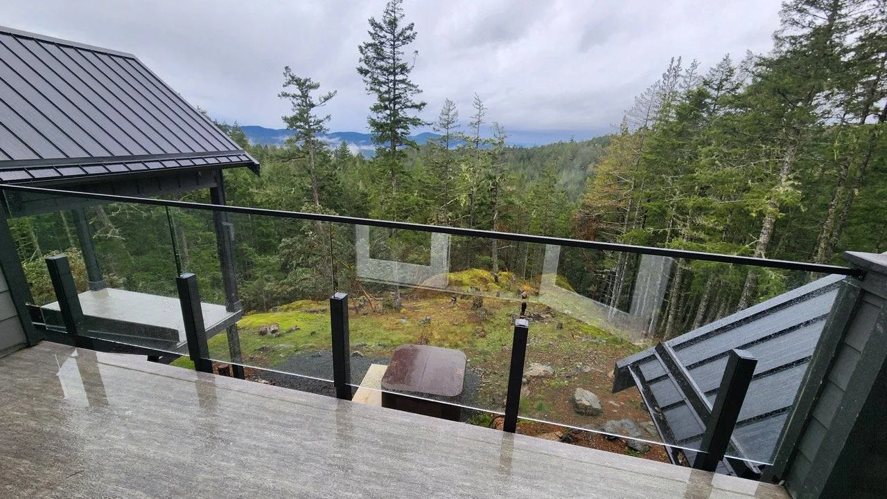 Crystal Glass Glass Railings Victoria BC97.jpeg