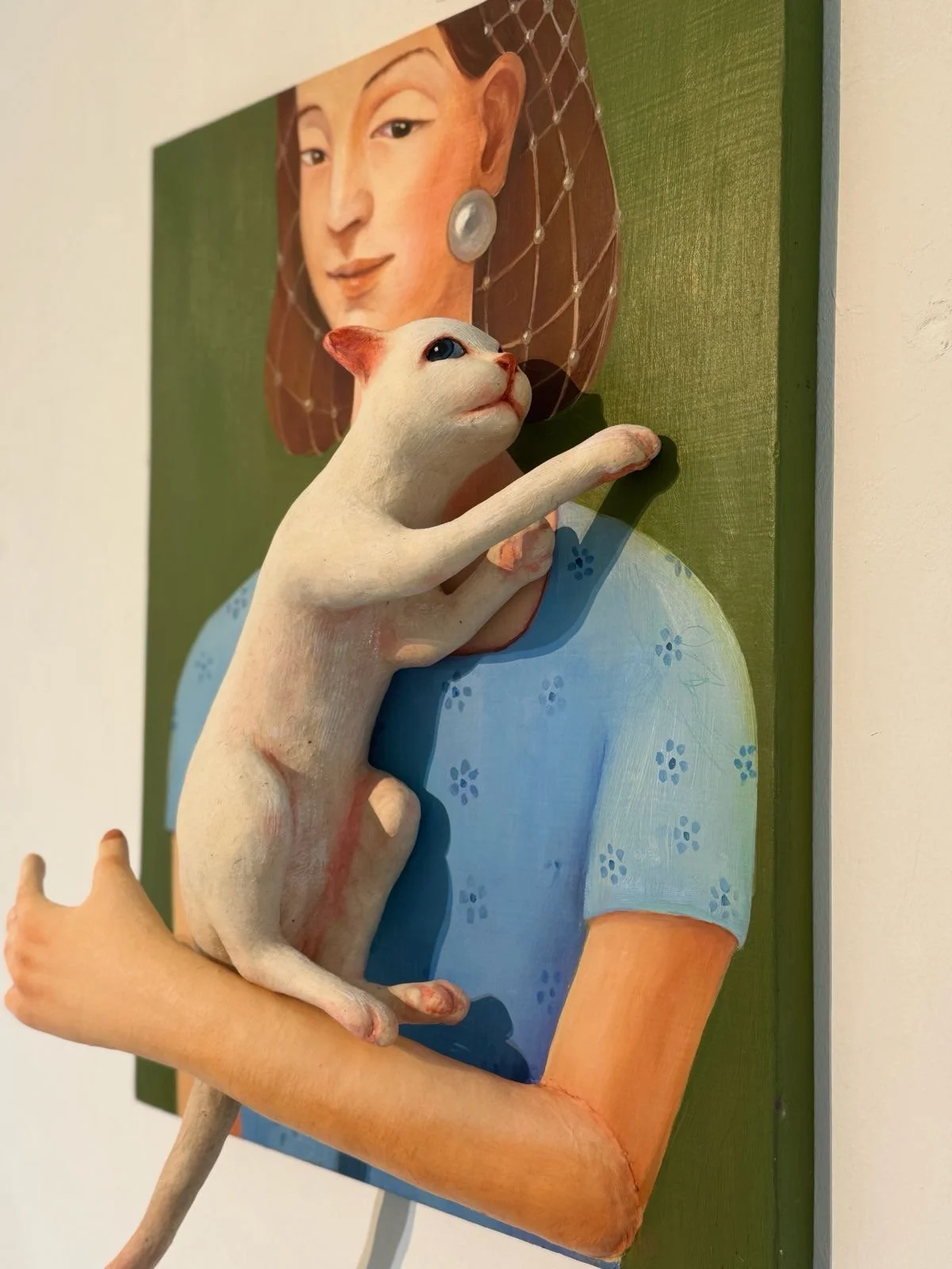 Olal'Art_JIAQIAN_The Girl and Her Cat(detail)_2026_Oil painting with Paper Scuplture_1:1_40*50(cm)_2800$SGD.JPG