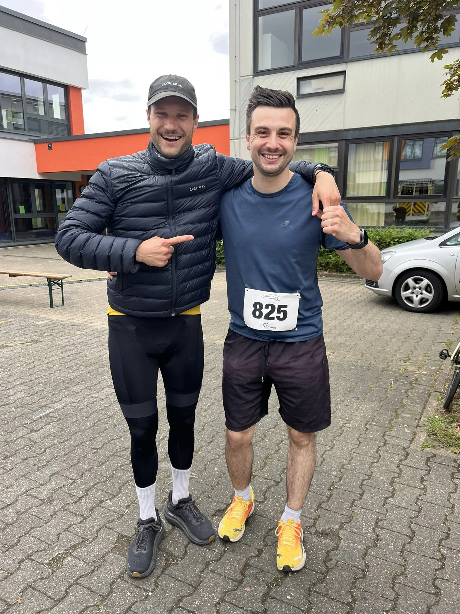 Lukas Meffert und Max vor dem Taunussteiner Waldlauf