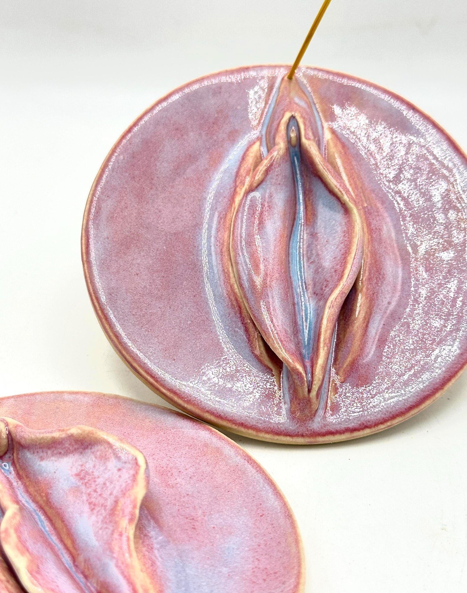 Rosa Vulva Räucherstäbchenhalter – Handgemachte Keramik, feministisches Geschenk für deine Beste Freundin, besonderes Geburtstagsgeschenk