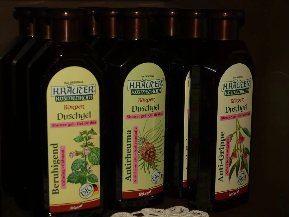 FOTO-prodotti krauter gel doccia bagnoschiuma bio eco naturali e biologici con piante come melissa rilassante pino antireumatico salvia.jpg