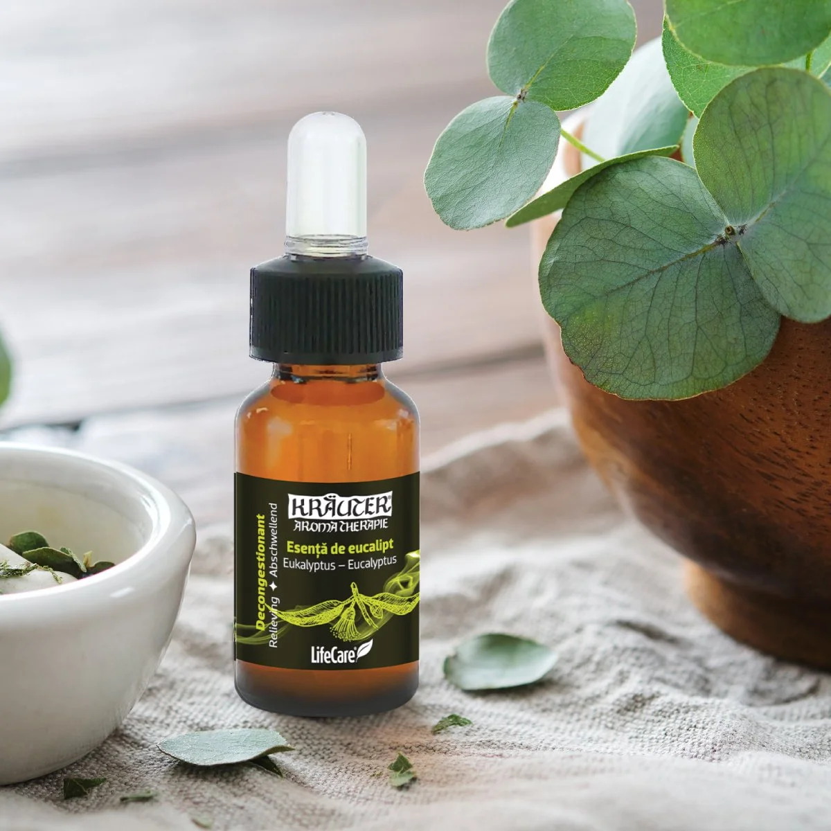 Olio essenziale di Eucalipto naturale.jpg