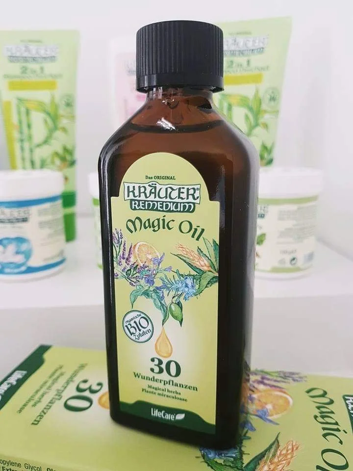 FOTO-magic oil con 30 erbe in un olio essenziale magico.jpg