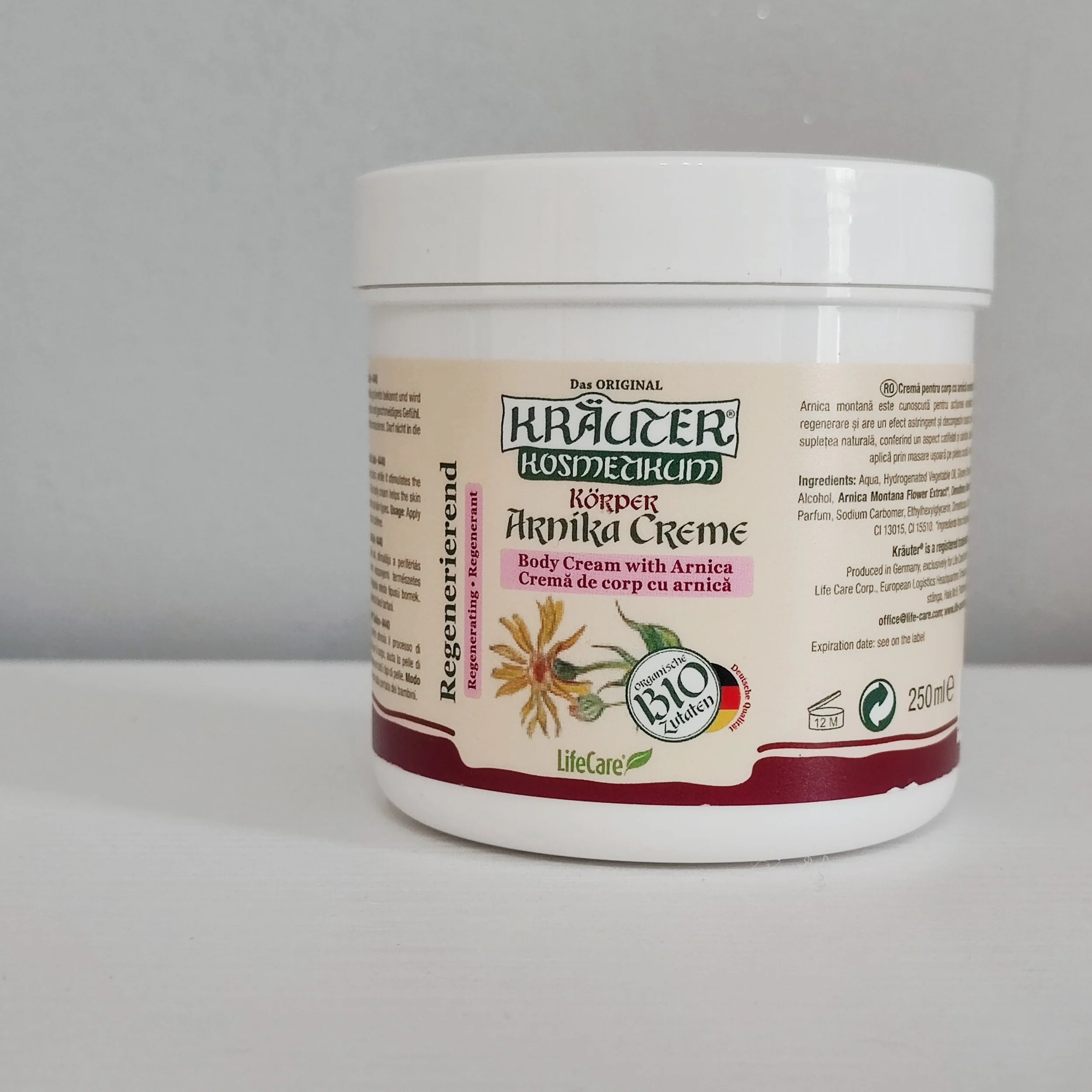 4440 Crema corpo ringiovanente con Arnica montana BIO Kräuter.jpg
