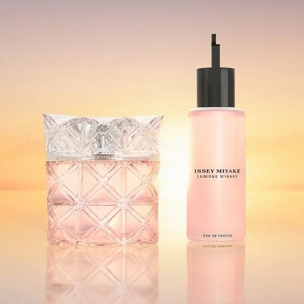 《包順豐櫃》2026最新 Lumiere d&rsquo;Issey EDP Refill by Issey Miyake 150ML 補充裝 / 2026 New Fragrance for Women / 女性香水 / Perfume / Lumi&egrave;re d'Issey Eau de Parfum (EDP) /《全新正貨》【NEW &amp; Authentic】預訂 Pre-order

HK$1,488

Lumi&egrave;re d&rsquo;Issey 是 Is