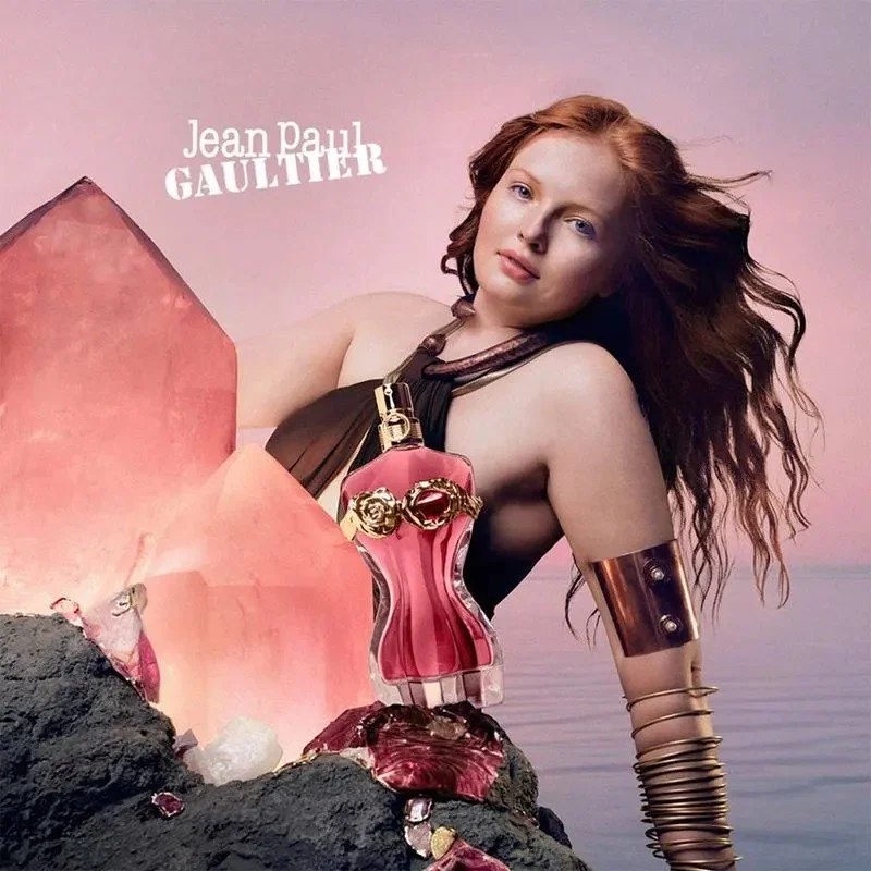 【2026最新】La Belle Rosea EDP by Jean Paul Gaultier 30/50/100ML / 2026 New Fragrance for Women / 女性香水 / JPG Perfume Pour Femme / Eau de Parfum (EDP) /《全新正貨》【NEW &amp; Authentic】預訂 Pre-order

Jean Paul Gaultier 於2026年推出的 La Belle Rosea EDP 是光芒四射、毫不掩飾她的裸露