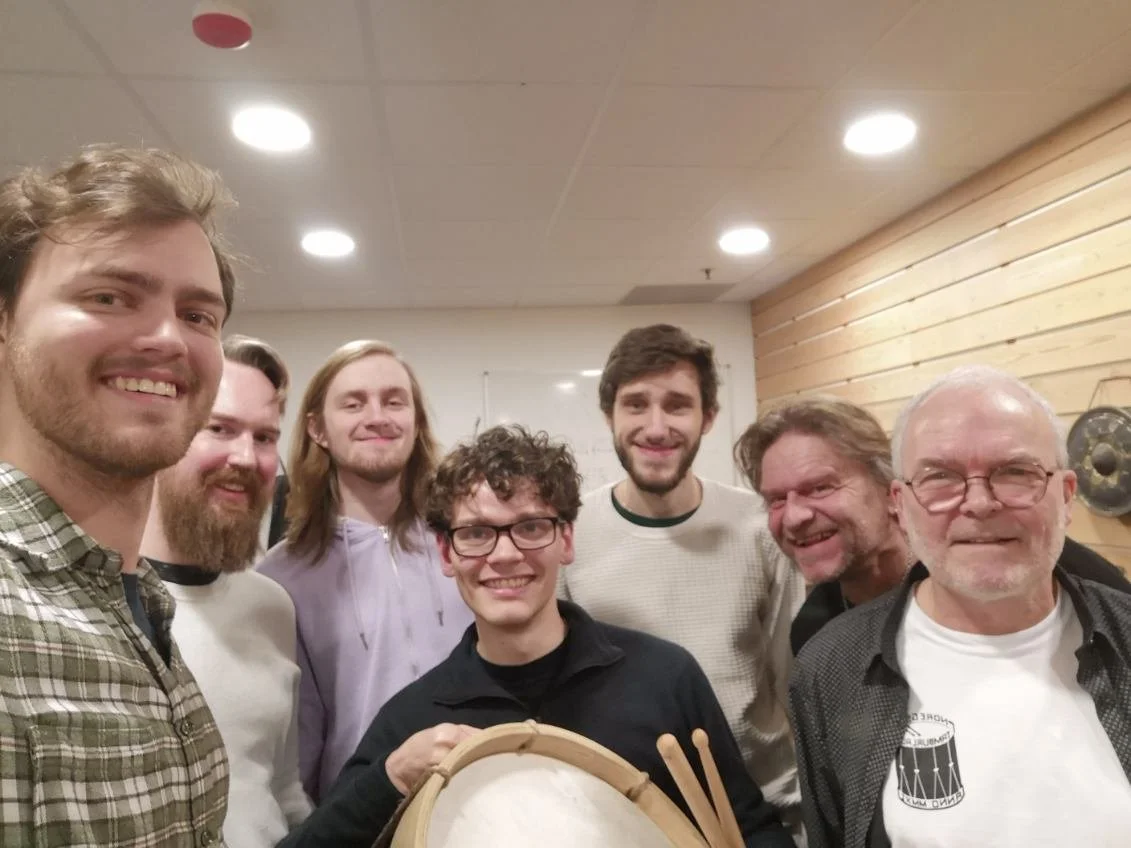 Tamburene besøker hverandre!